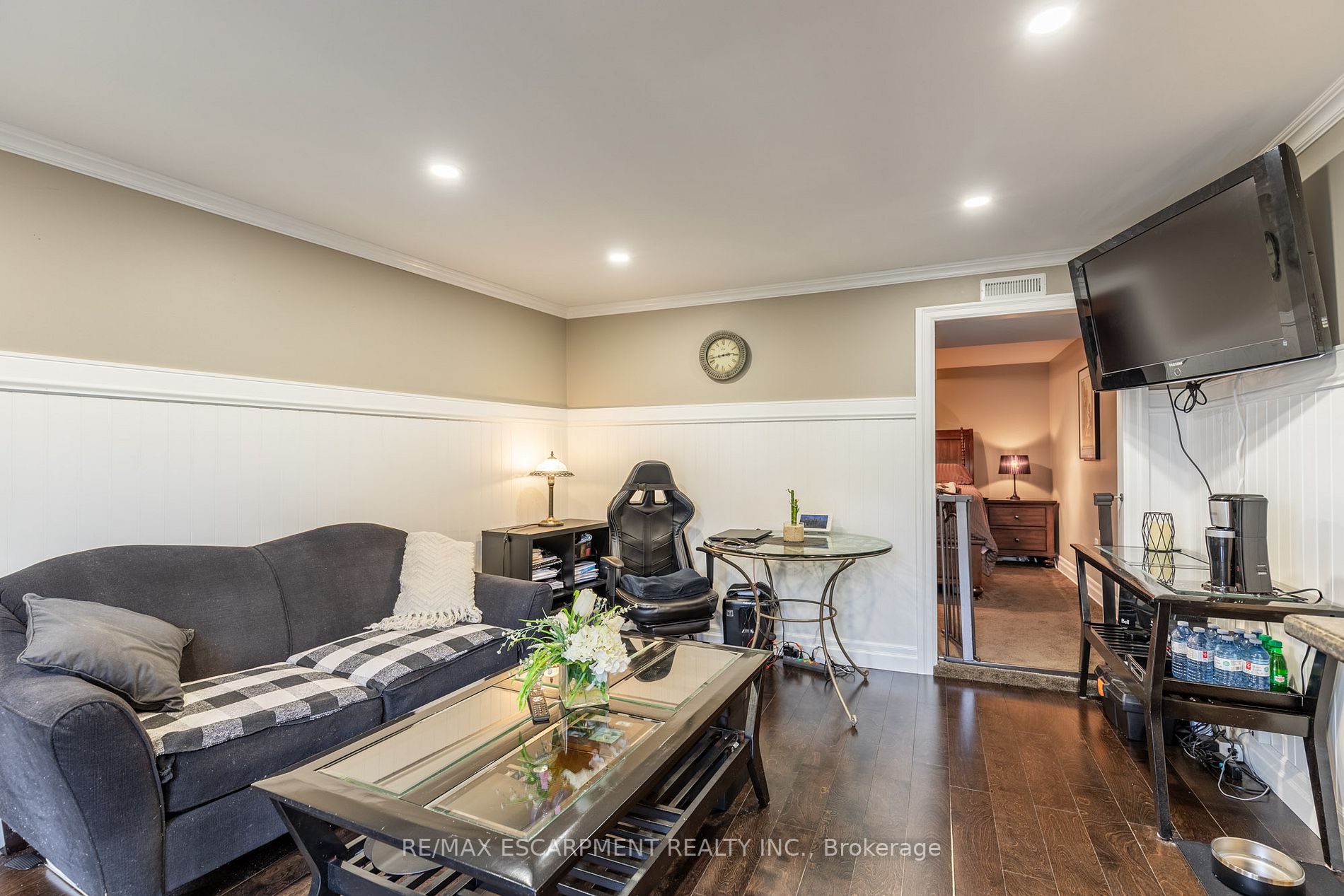 96 Oakdale Dr