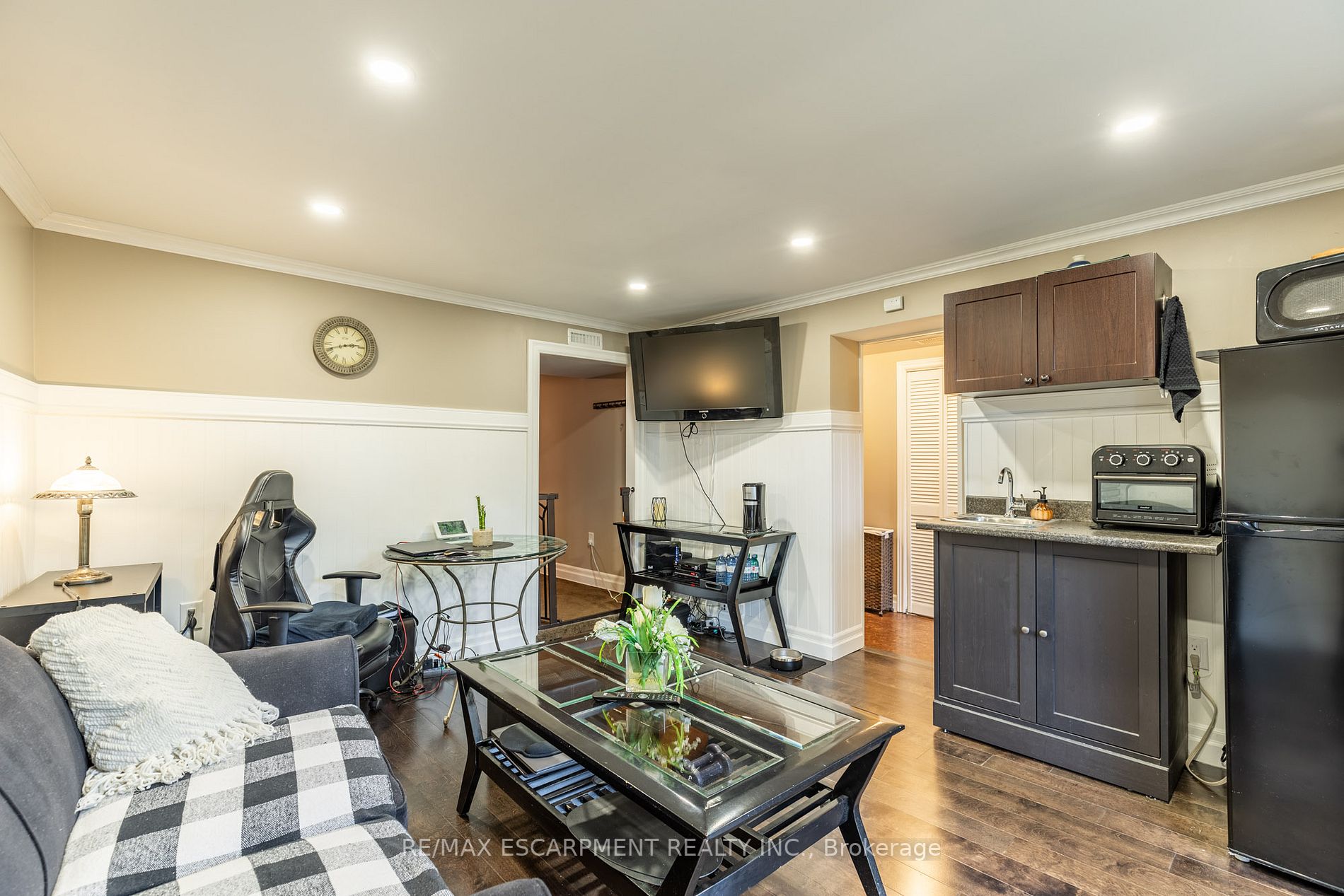 96 Oakdale Dr