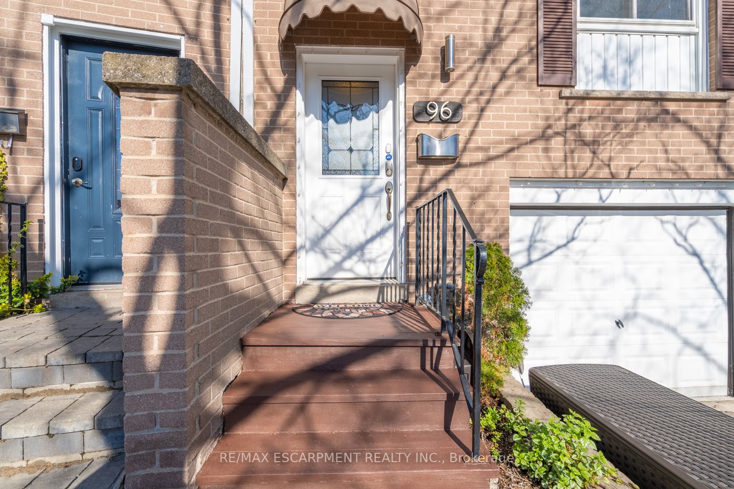 96 Oakdale Dr