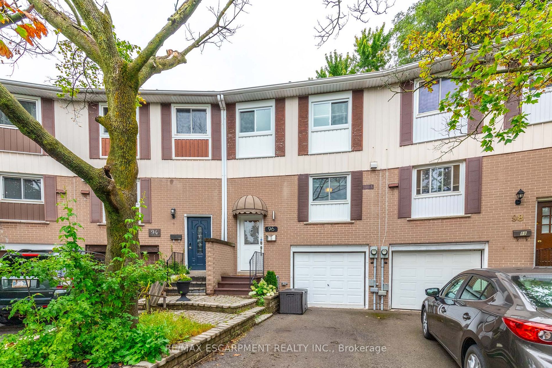 96 Oakdale Dr
