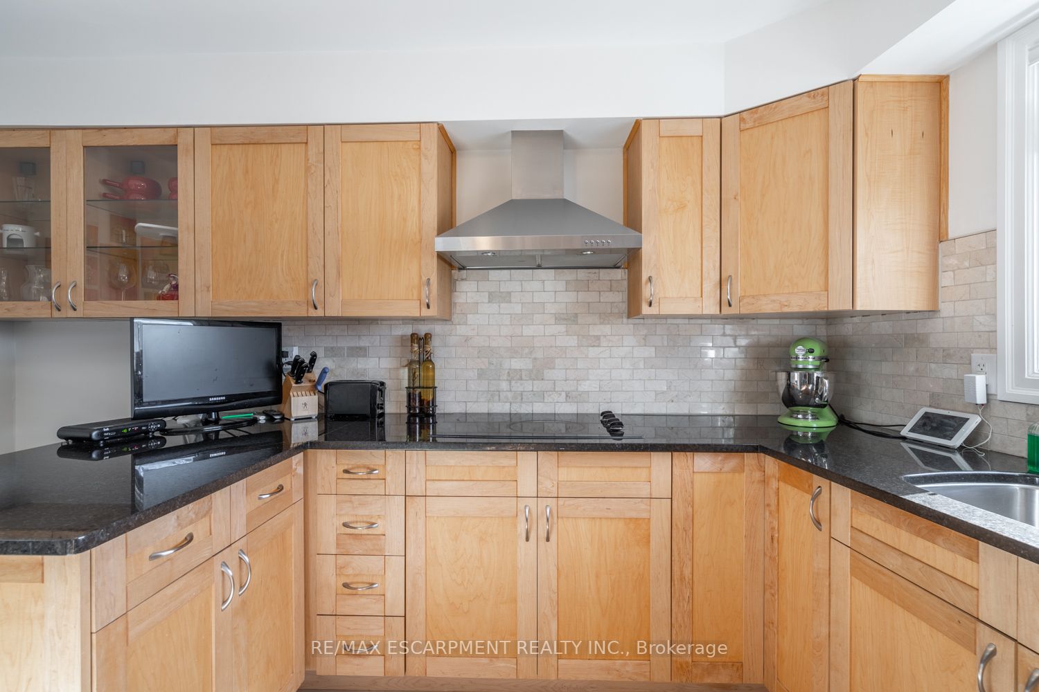 96 Oakdale Dr