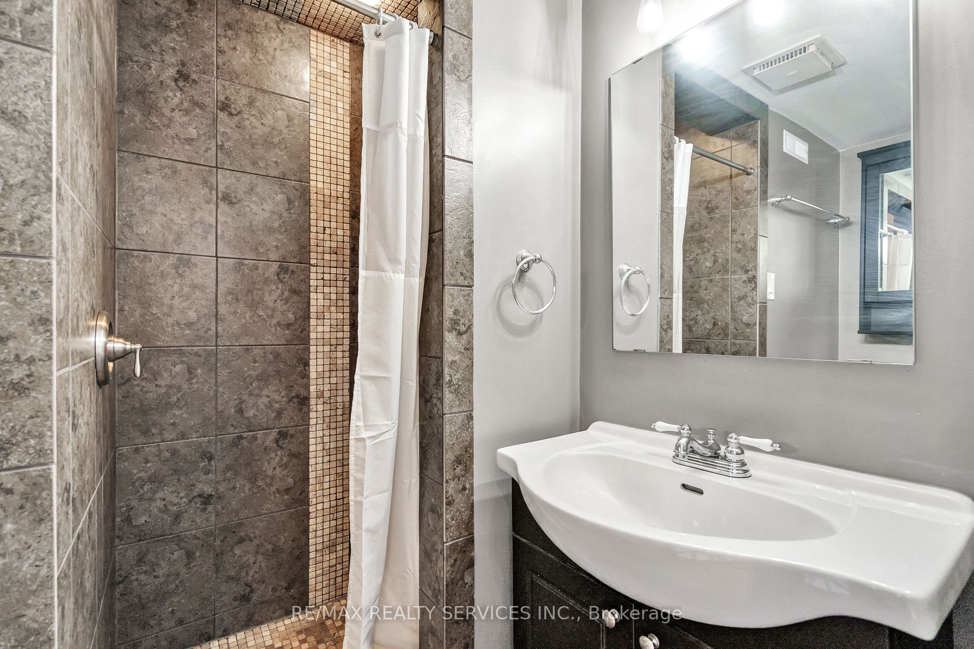 19 Nimrod Cres