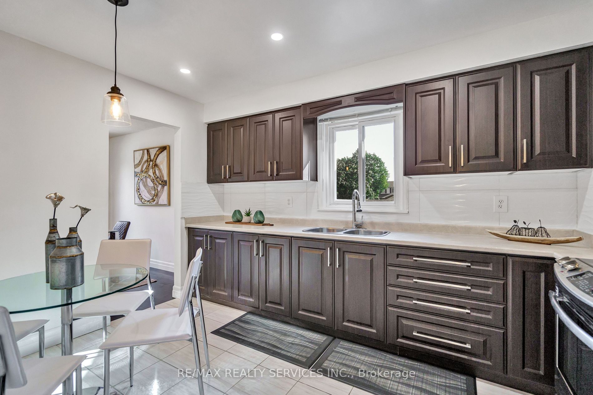19 Nimrod Cres
