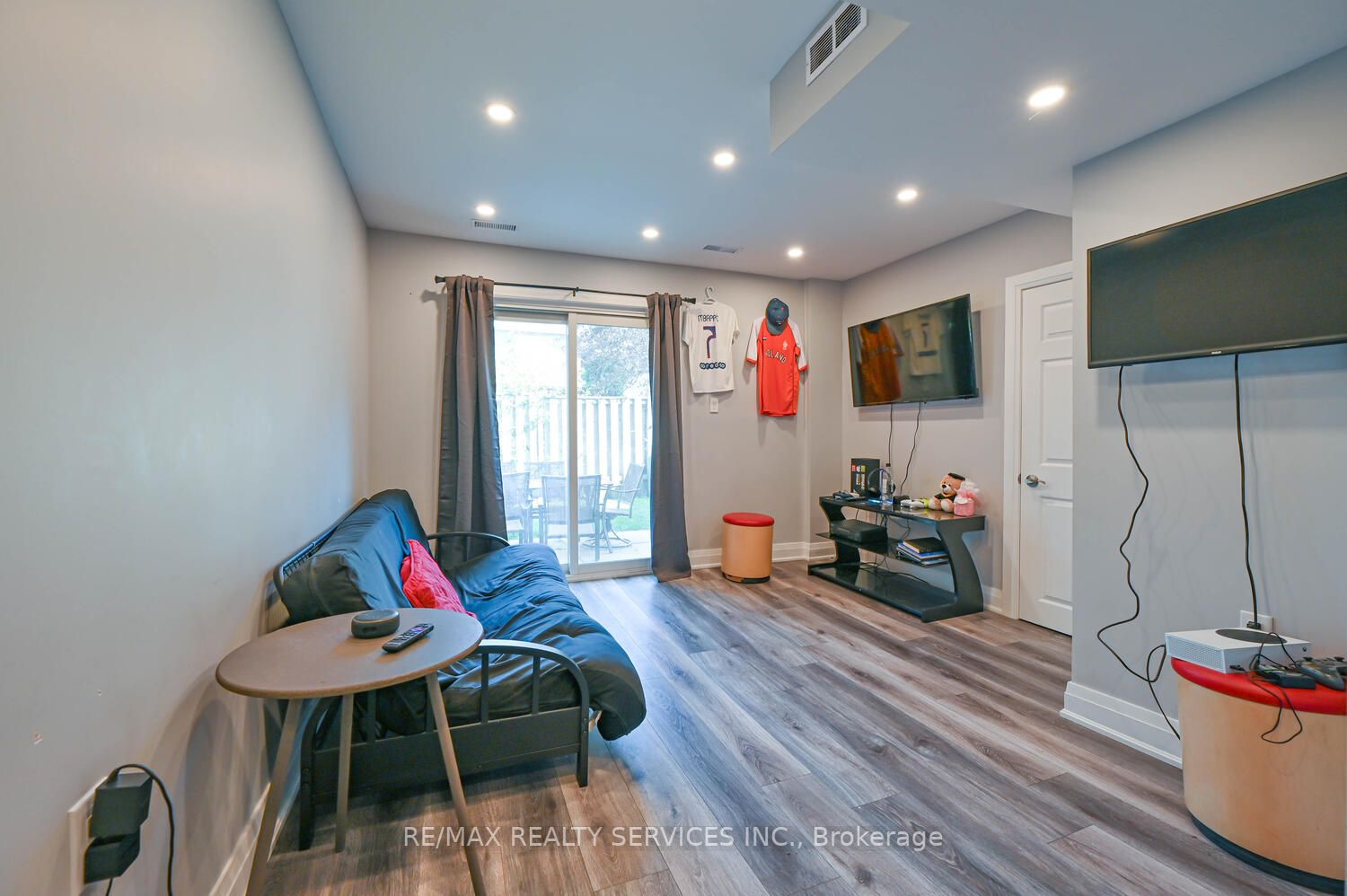 76 Carleton Pl, #76