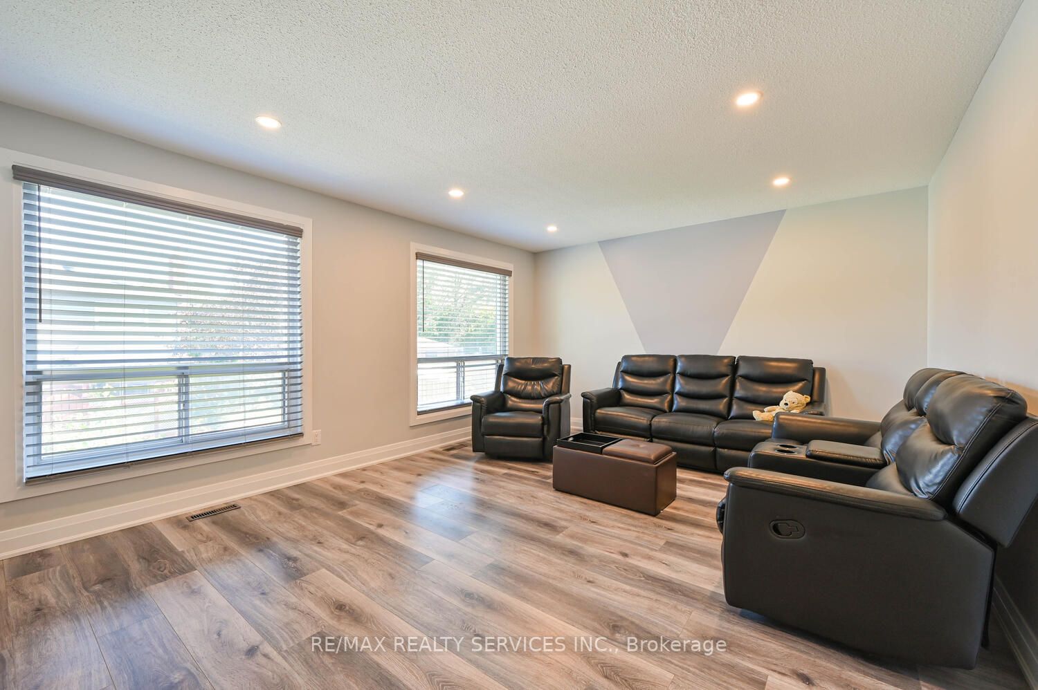 76 Carleton Pl, #76