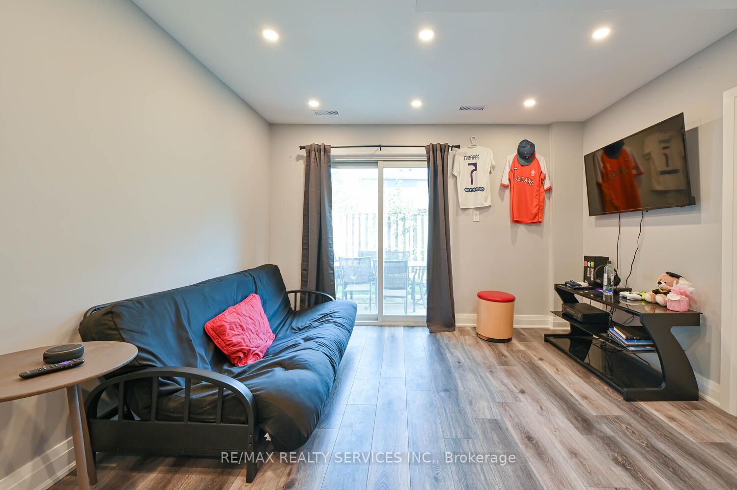 76 Carleton Pl, #76