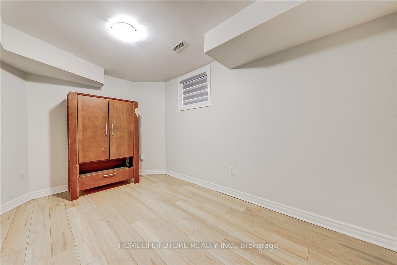 67 Candy Cres