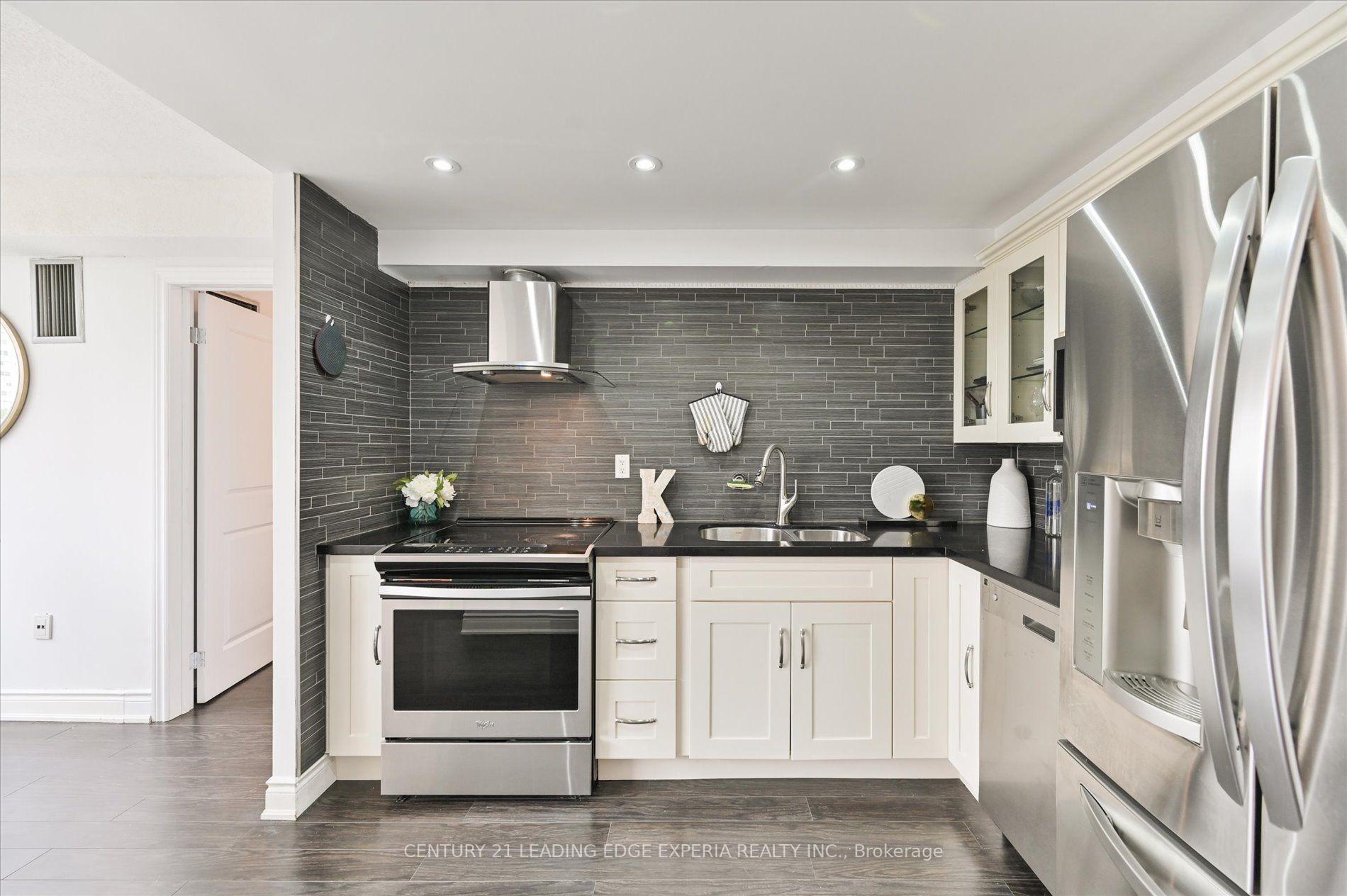 3590 Kaneff Cres, #604