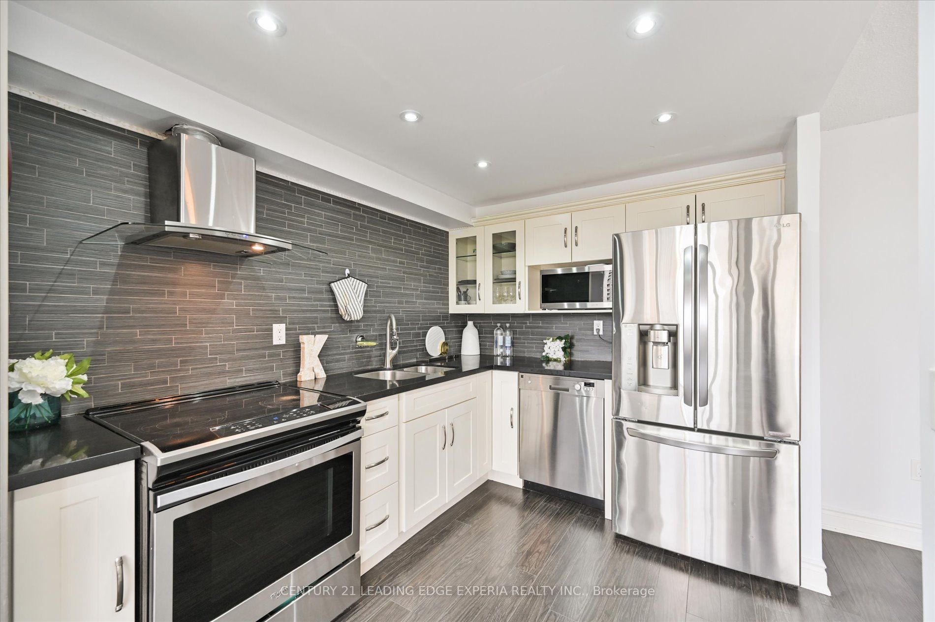 3590 Kaneff Cres, #604