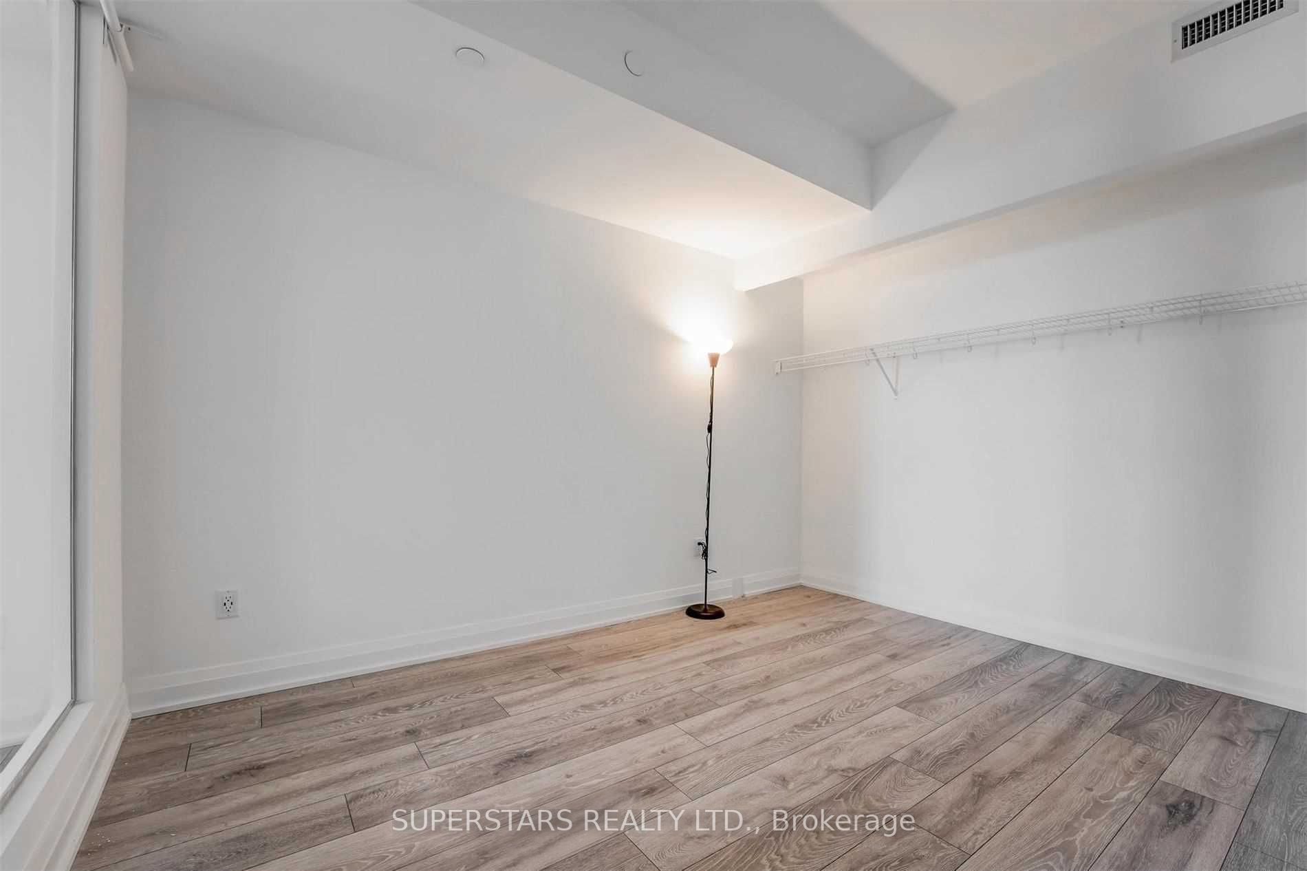 21 Park Street E, #1001