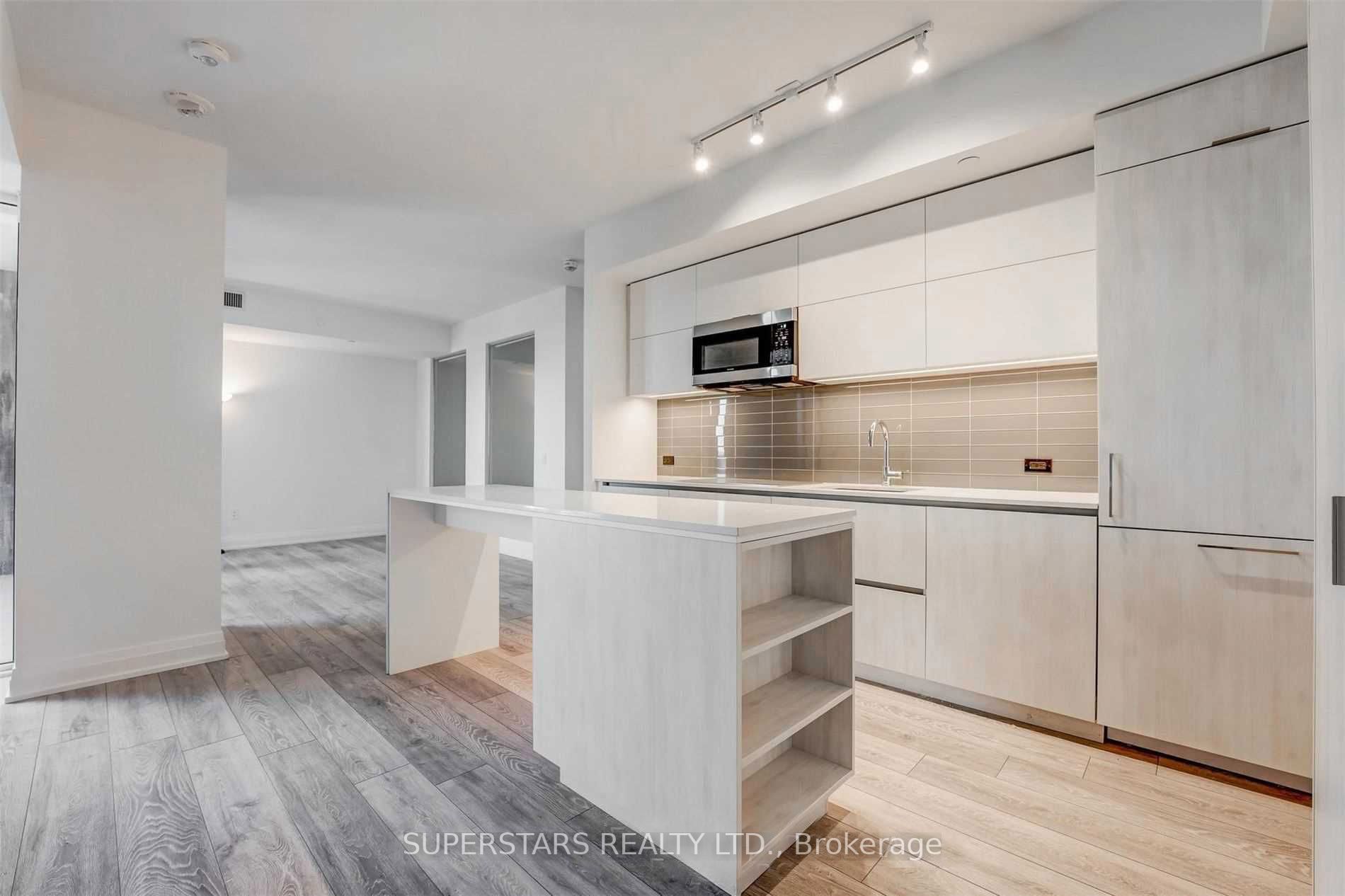 21 Park Street E, #1001