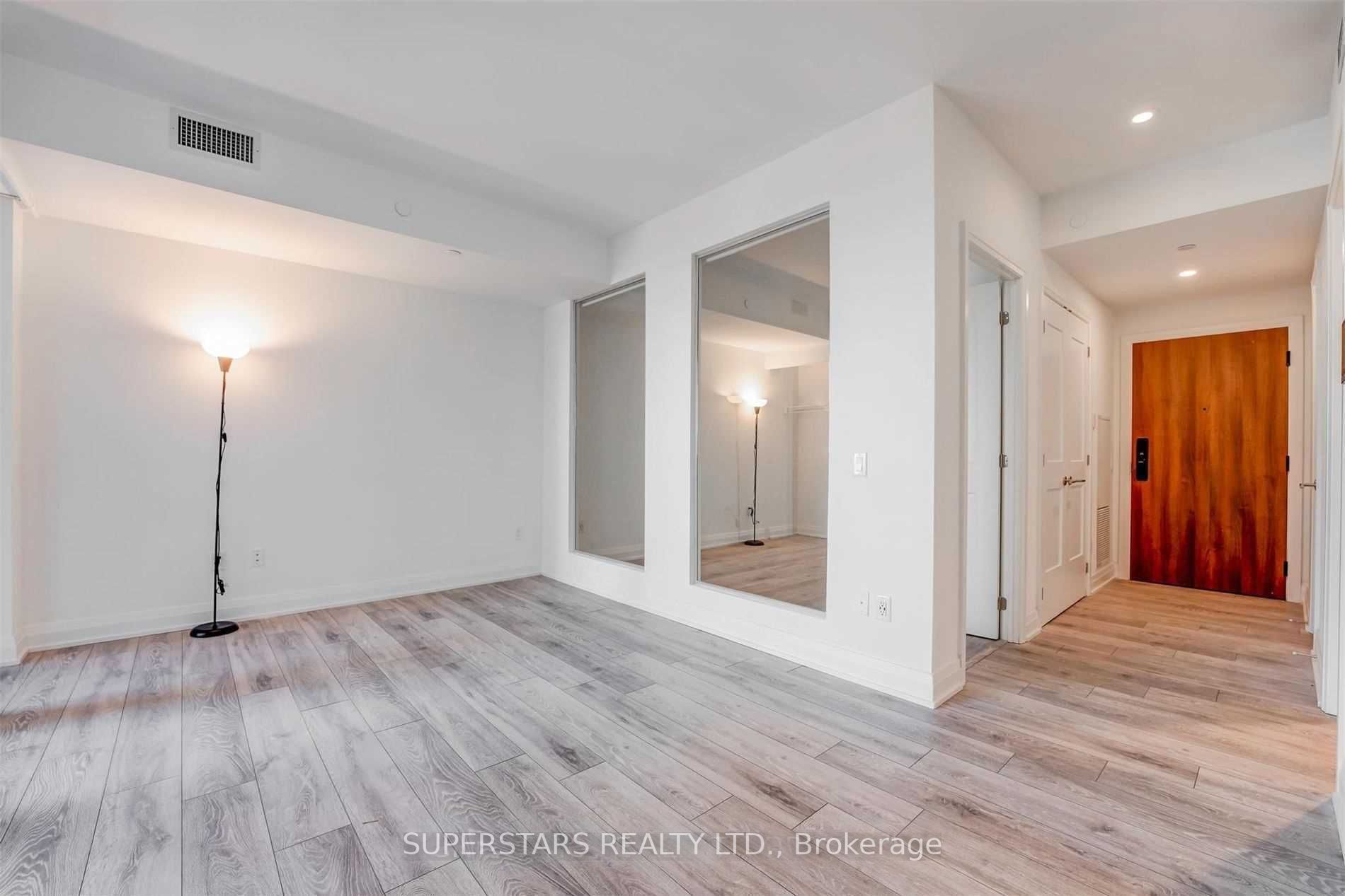 21 Park Street E, #1001