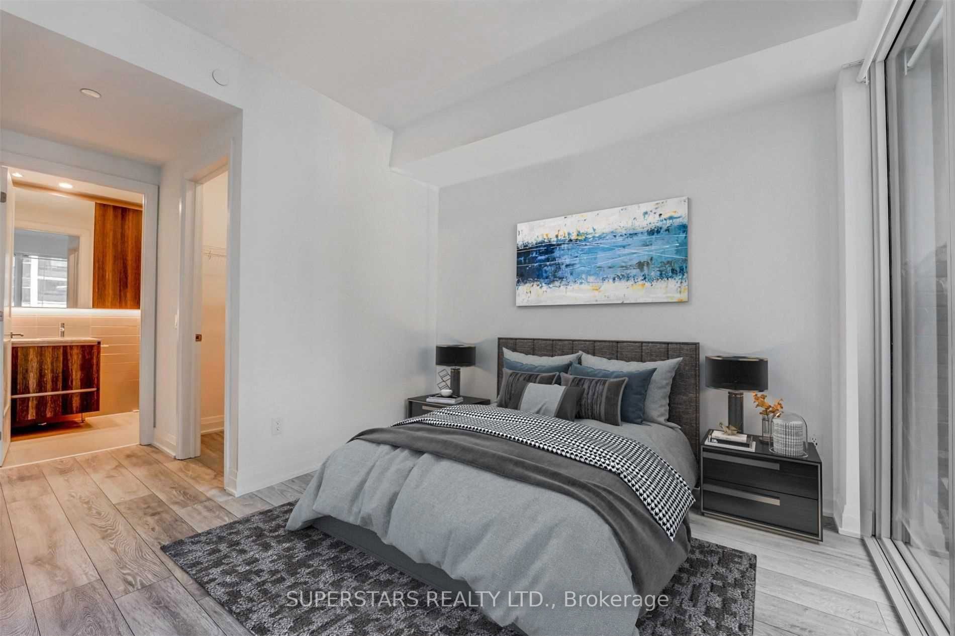 21 Park Street E, #1001