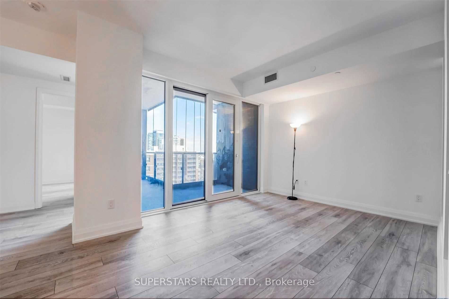 21 Park Street E, #1001