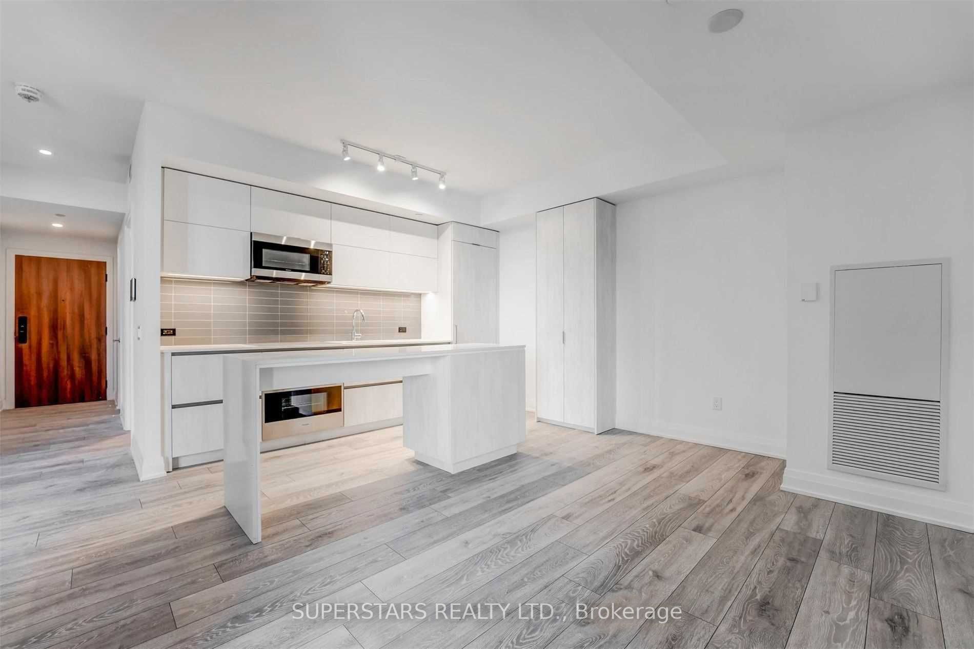 21 Park Street E, #1001