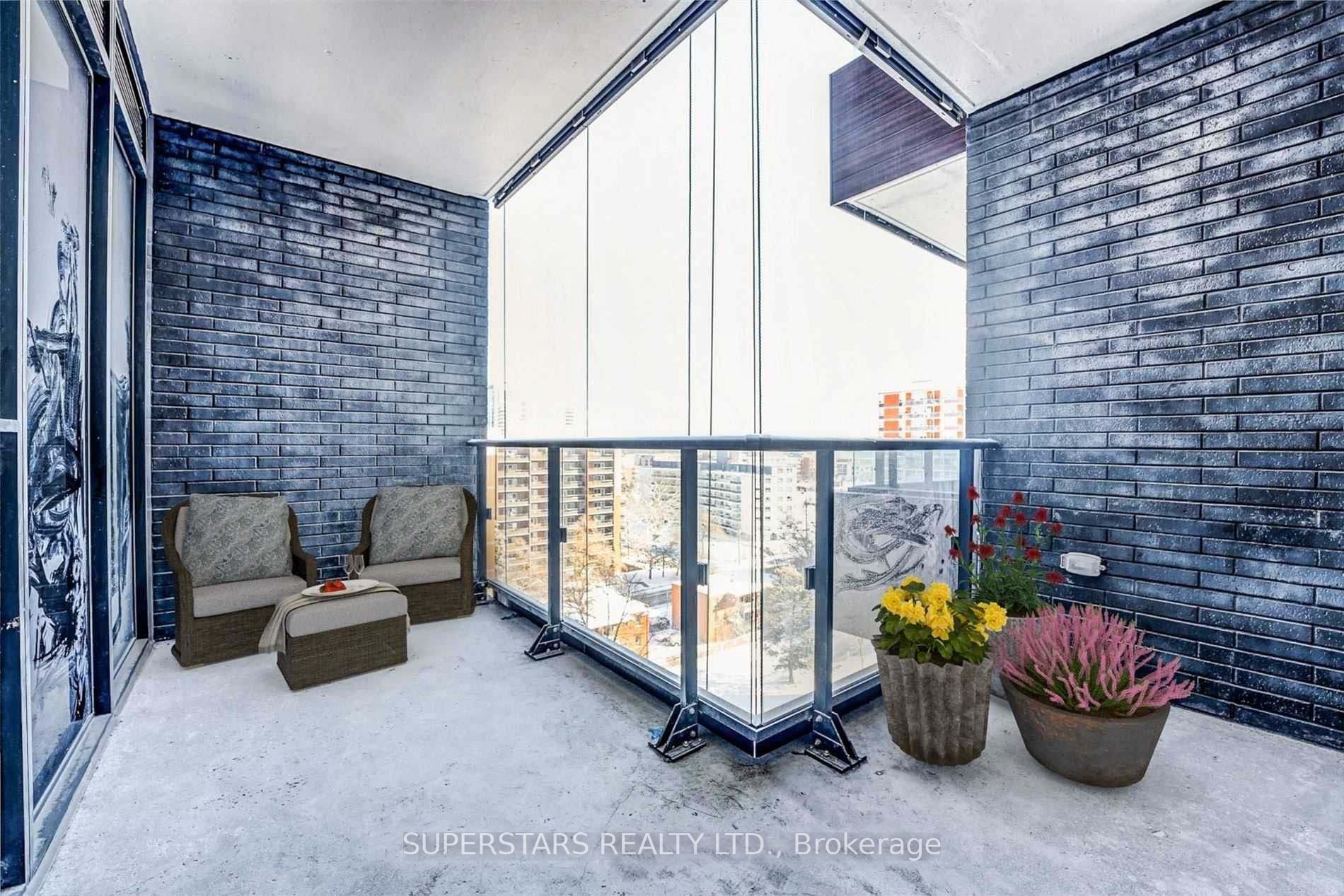 21 Park Street E, #1001
