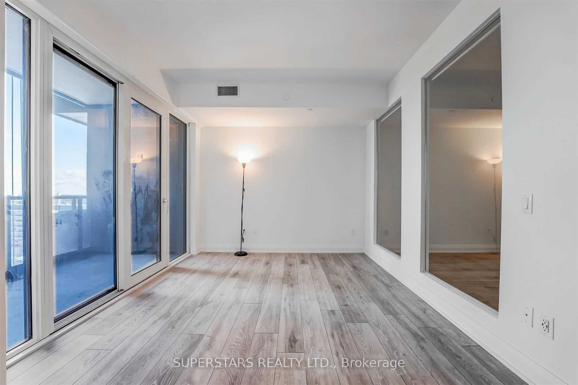 21 Park Street E, #1001