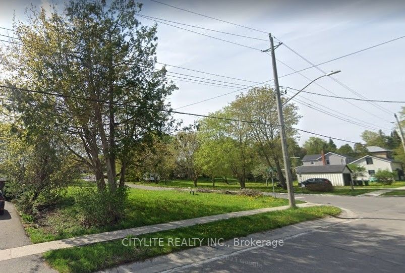 1331 Queen St W