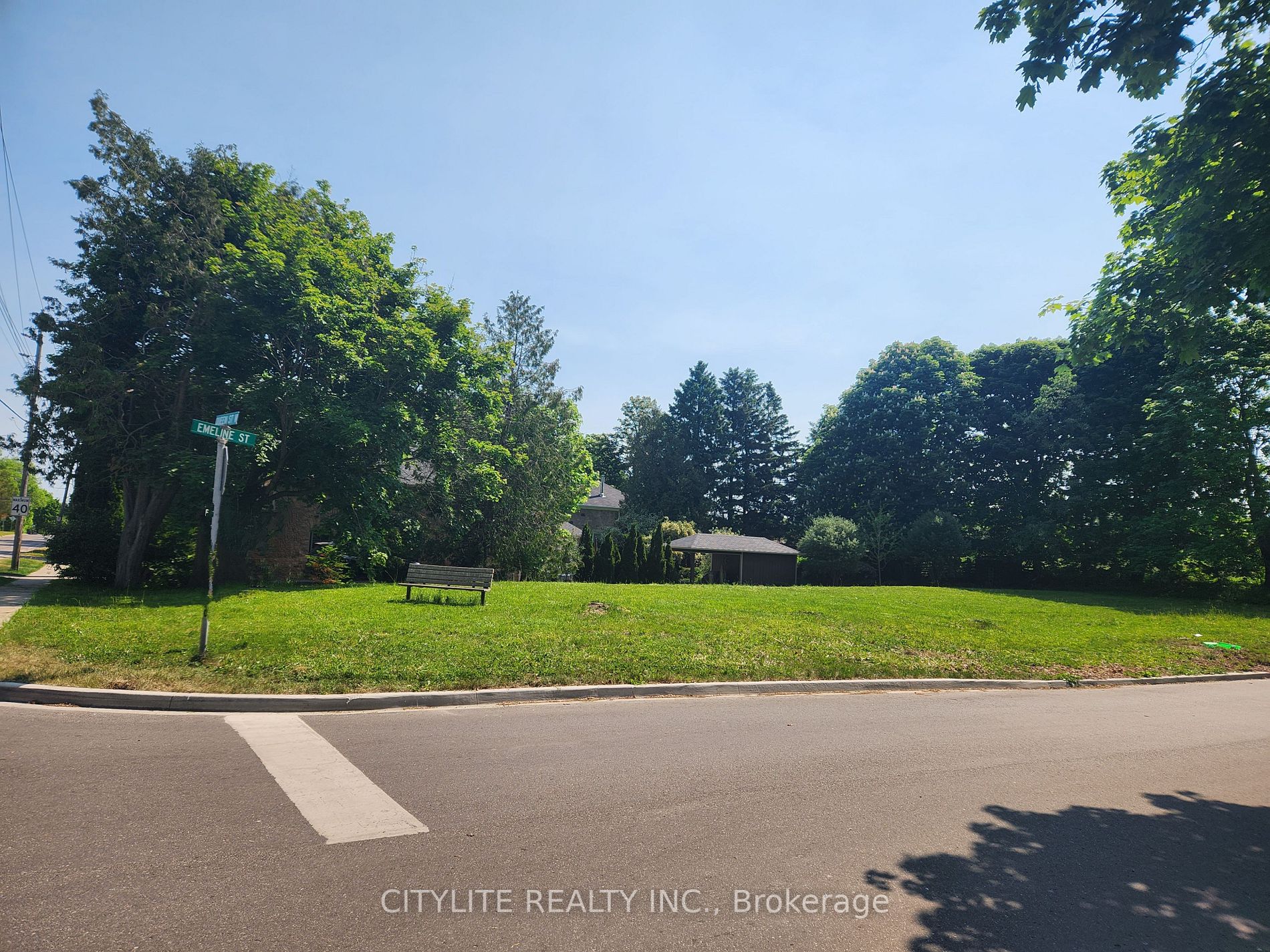 1331 Queen St W
