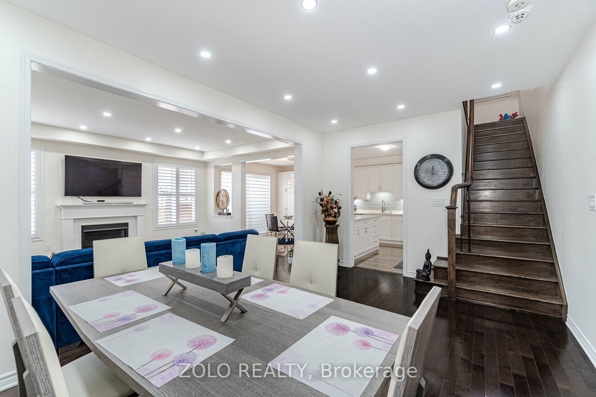 160 Thornbush Blvd