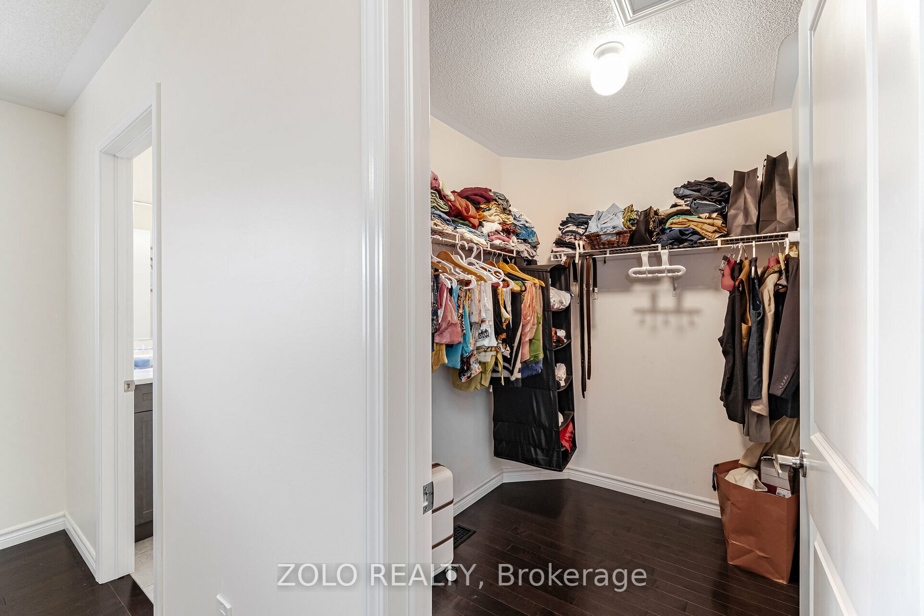 160 Thornbush Blvd