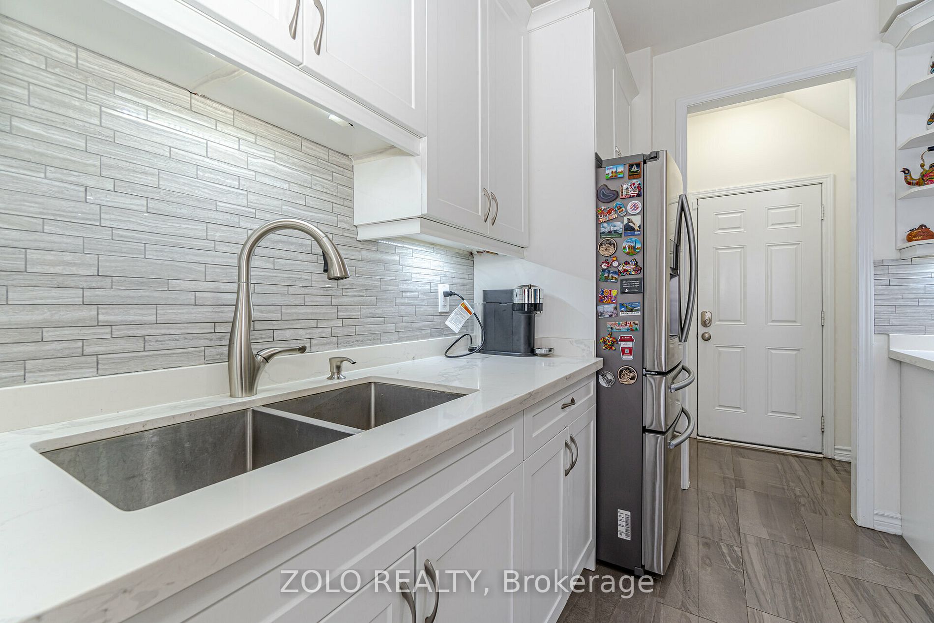 160 Thornbush Blvd