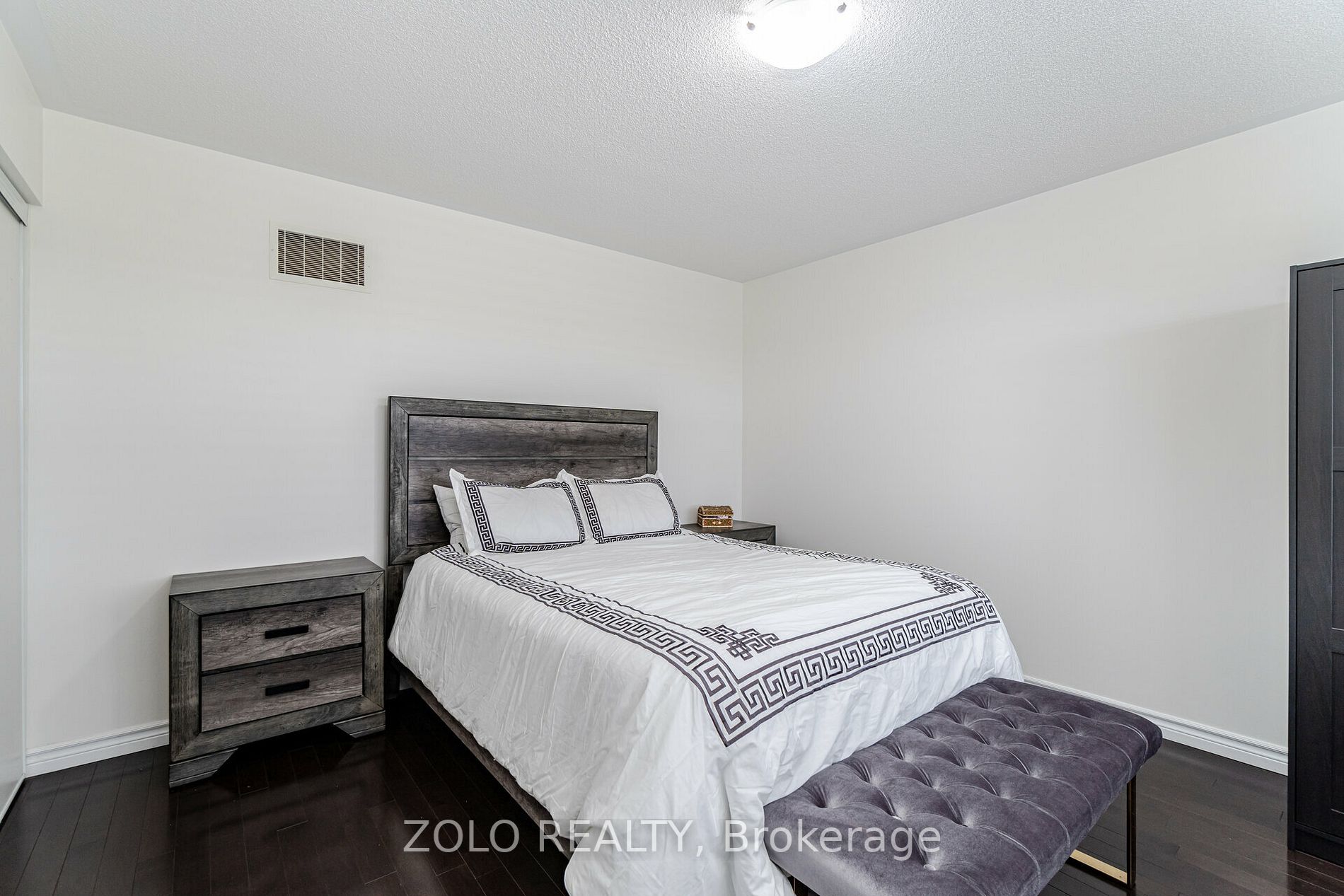 160 Thornbush Blvd