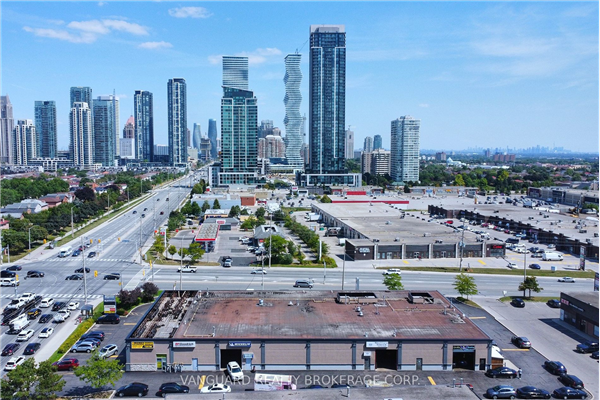 700 Burnhamthorpe Rd W, Mississauga