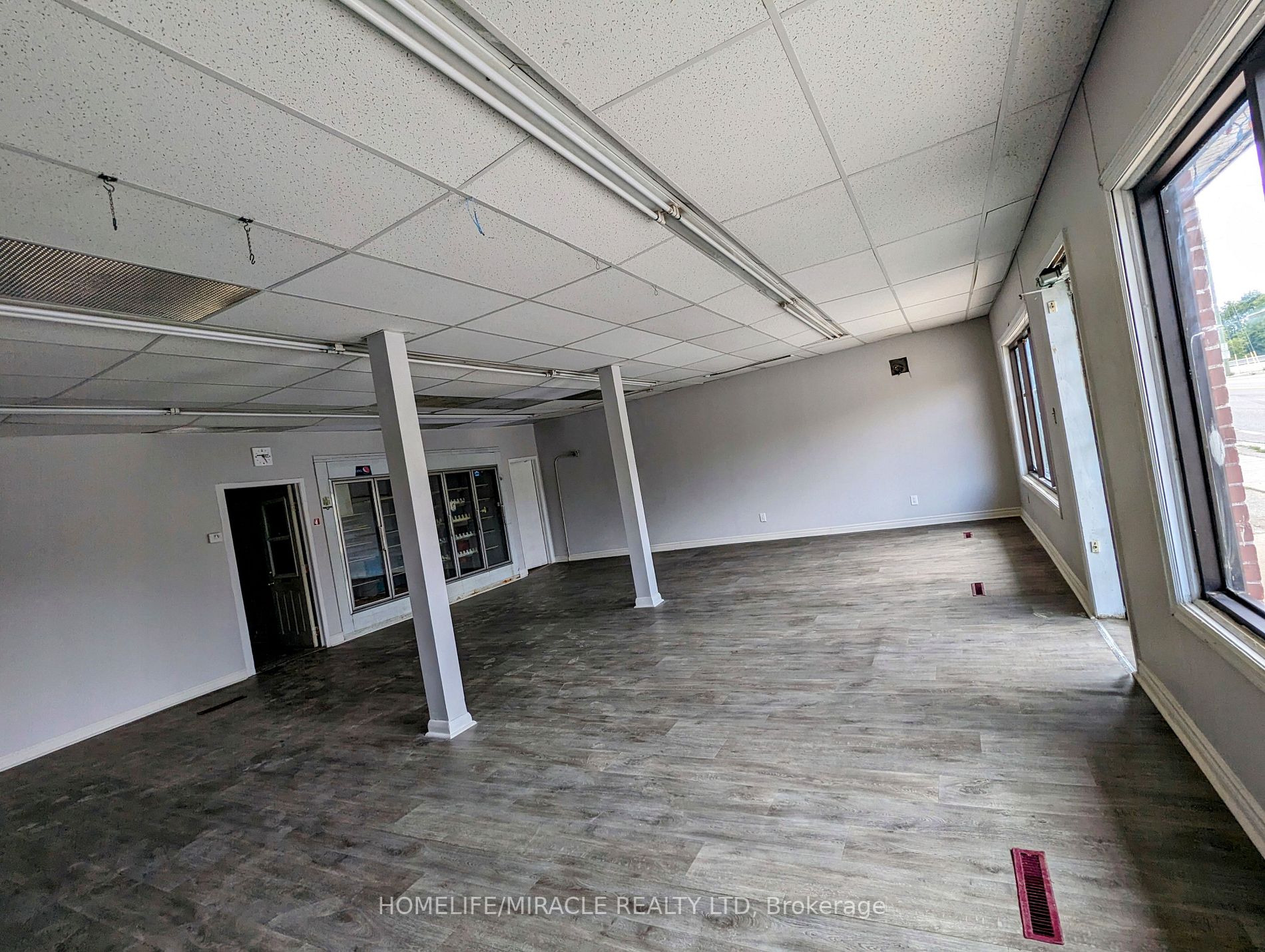 45 Main St N