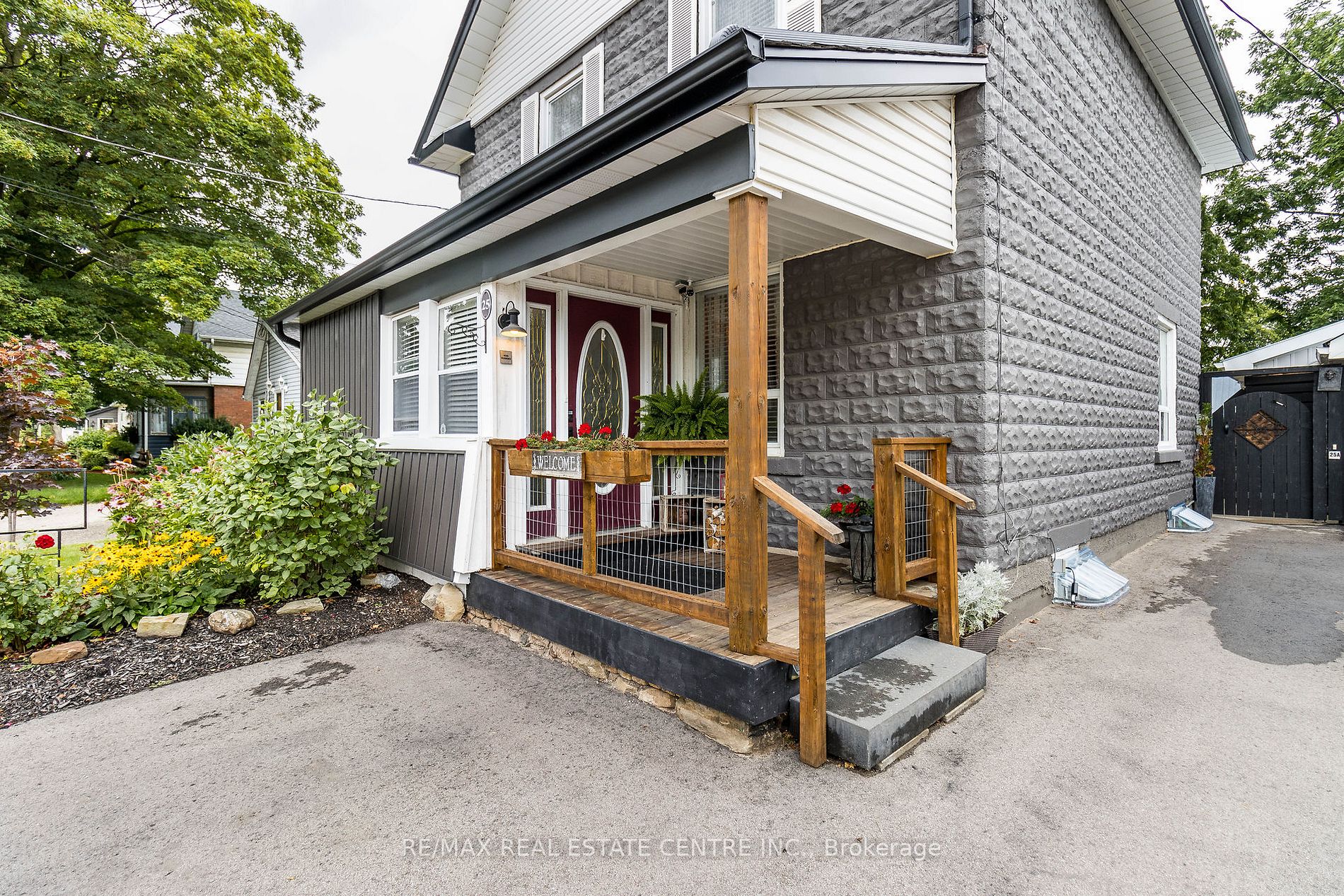 25 Victoria St