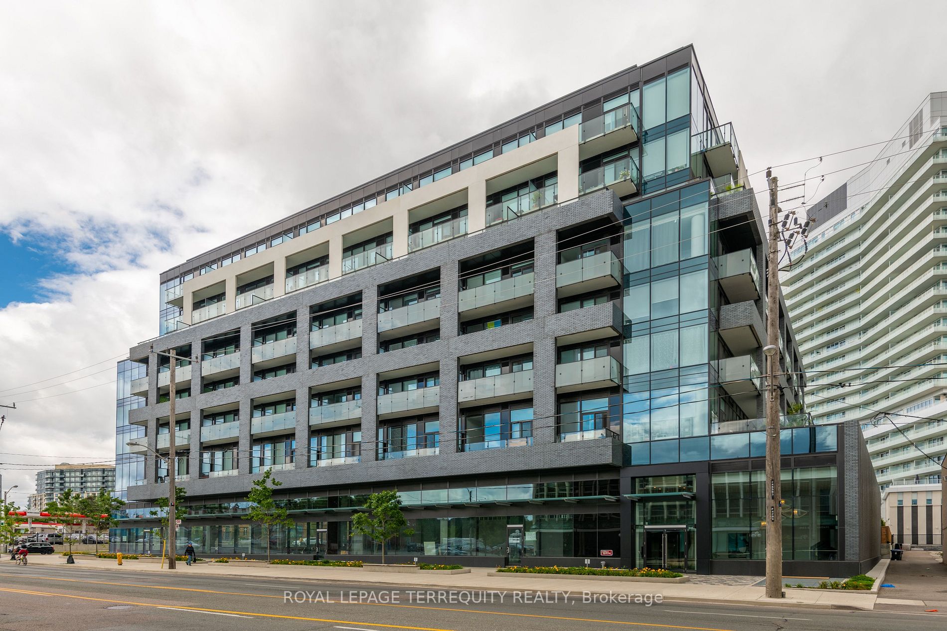 4208 Dundas St W, #520