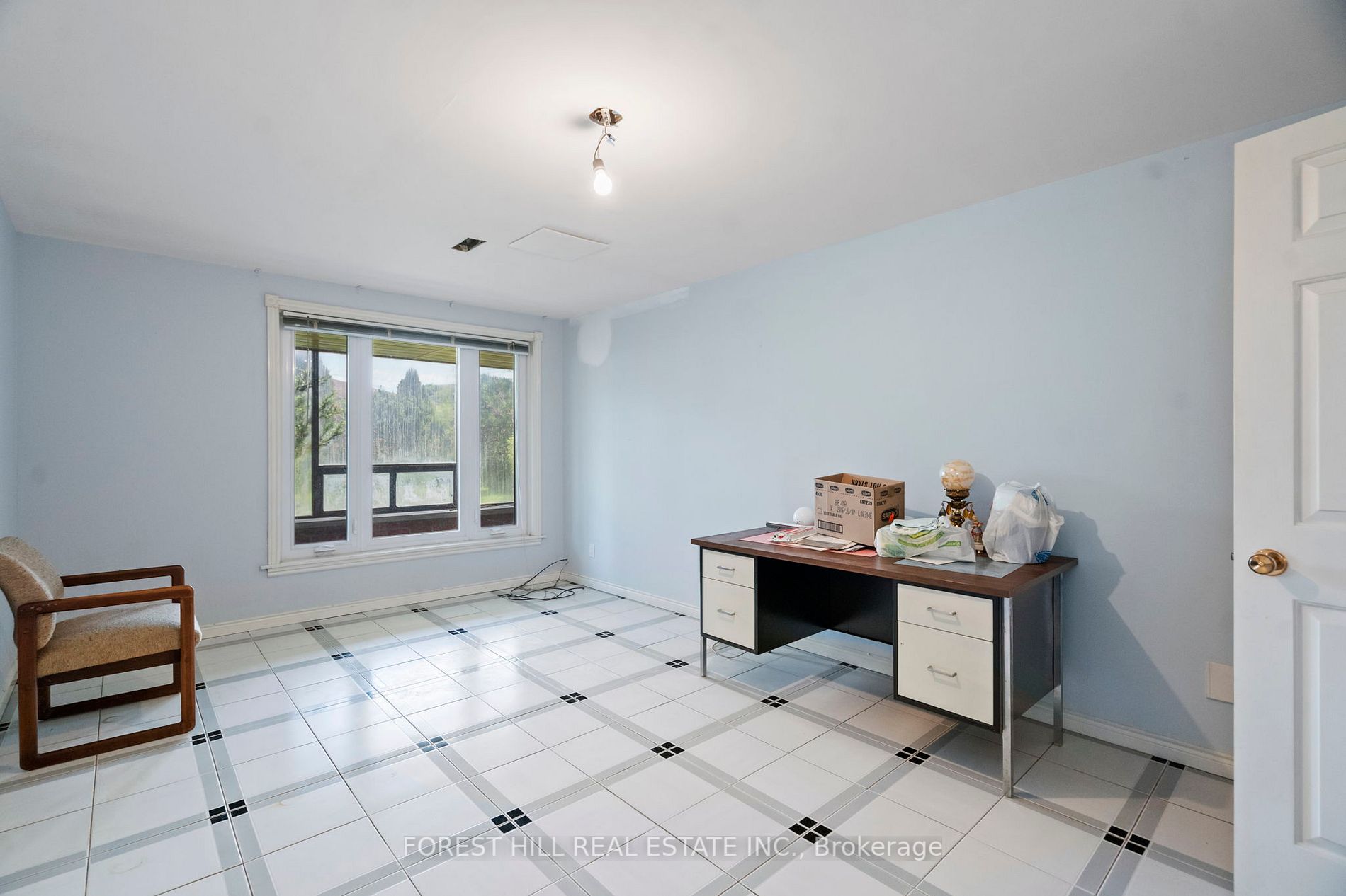28 Walker Rd E