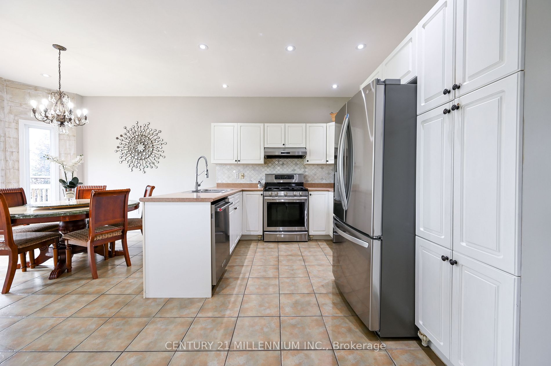 128 Benjamin Crescent