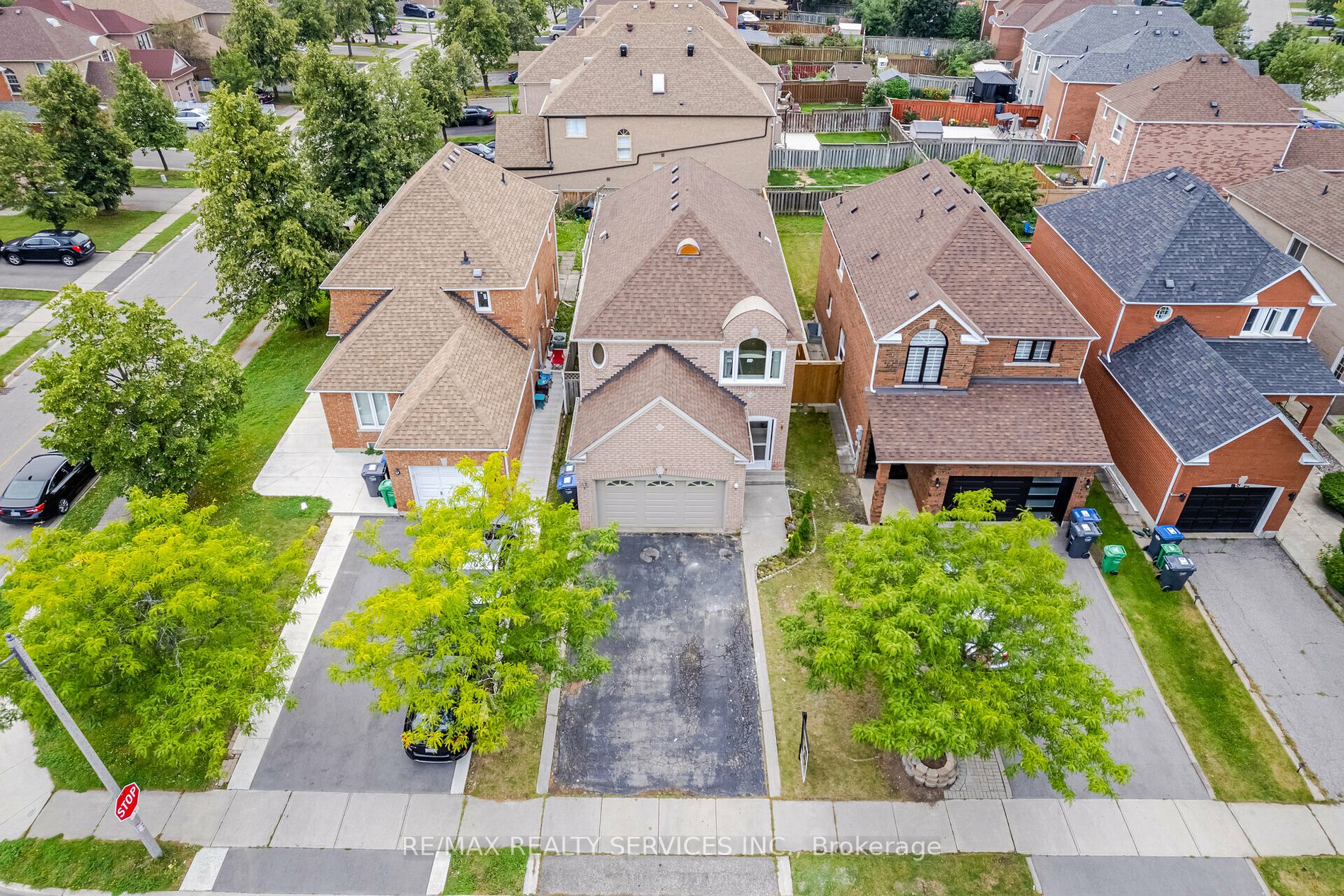 4 Treepark St