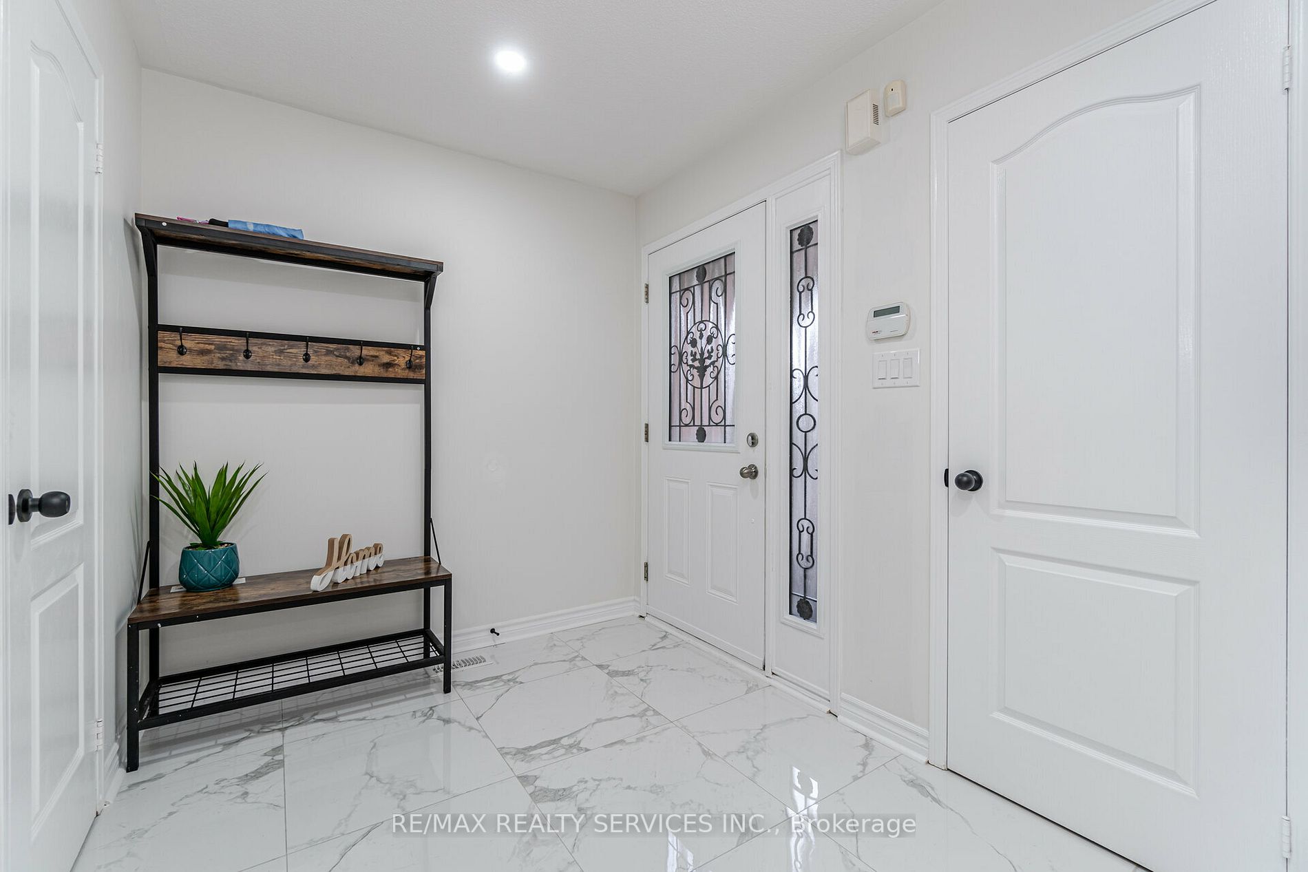 4 Treepark St
