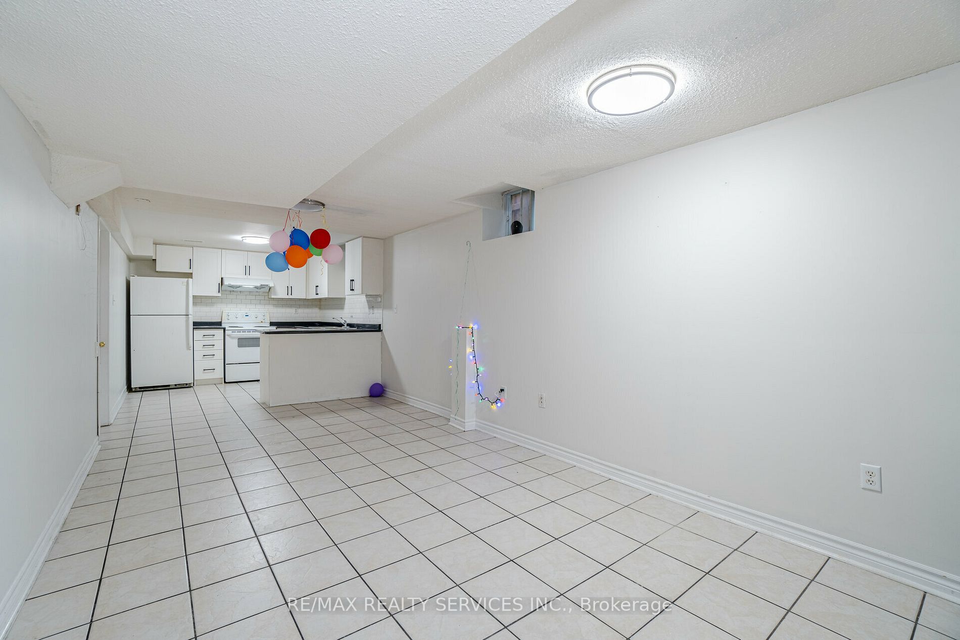 4 Treepark St