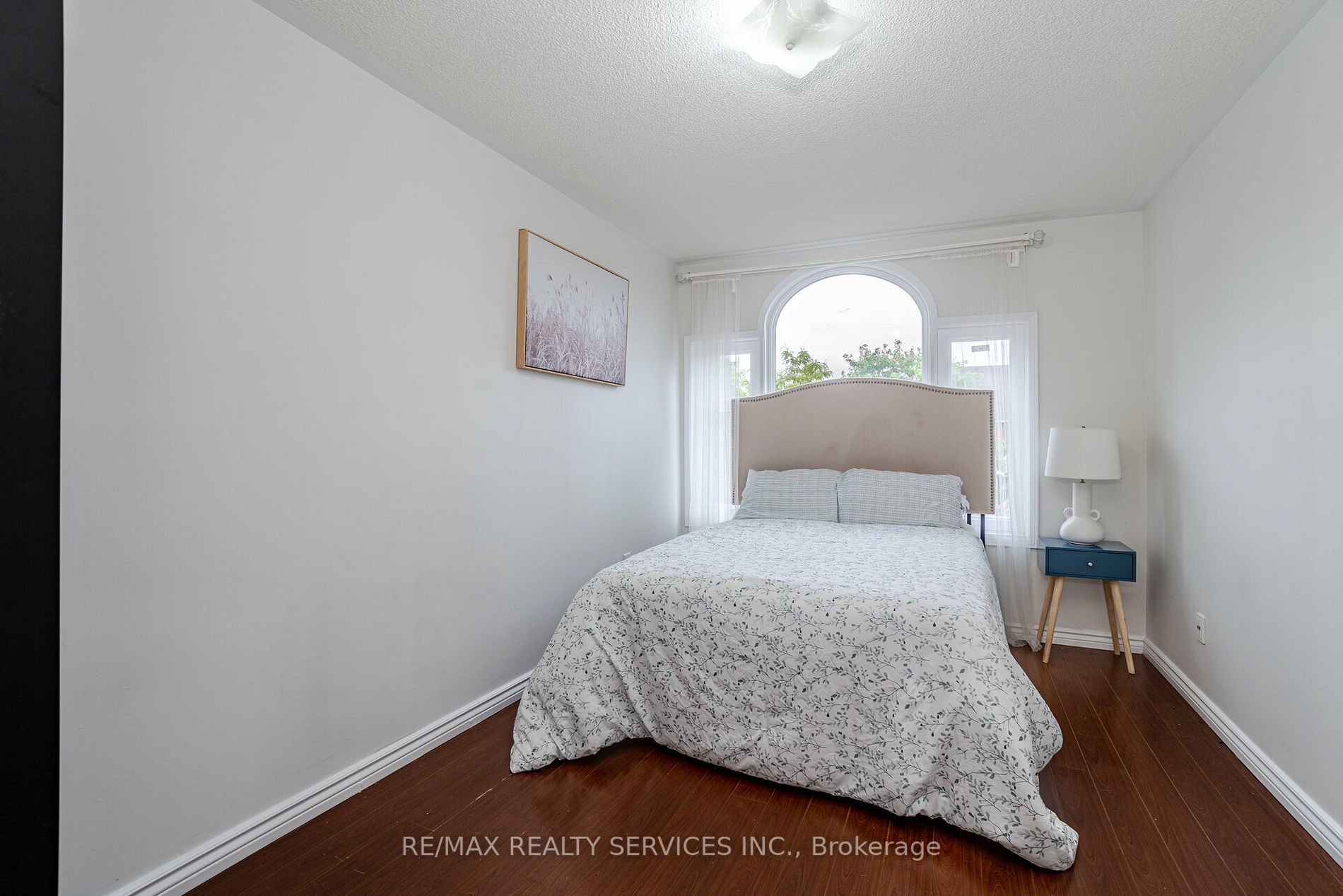 4 Treepark St