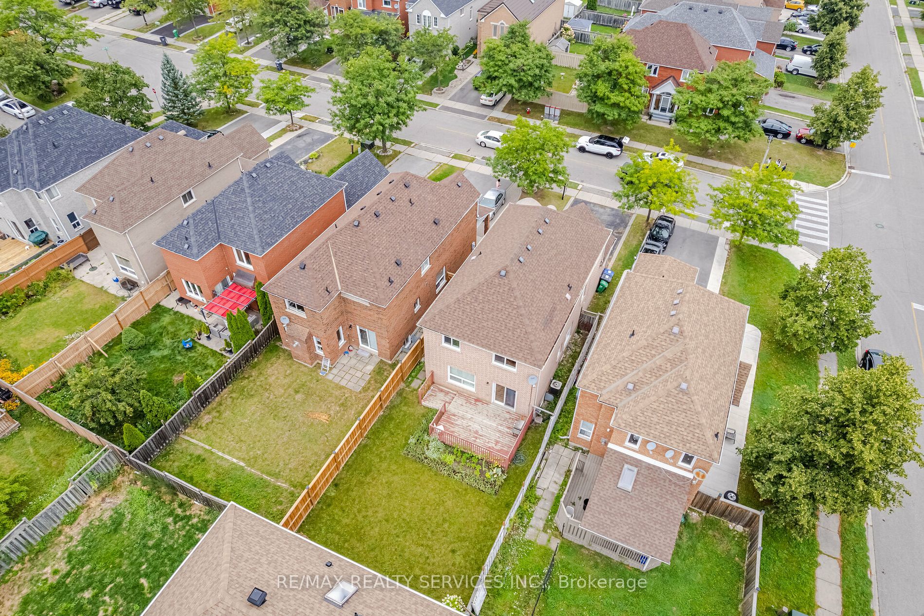 4 Treepark St