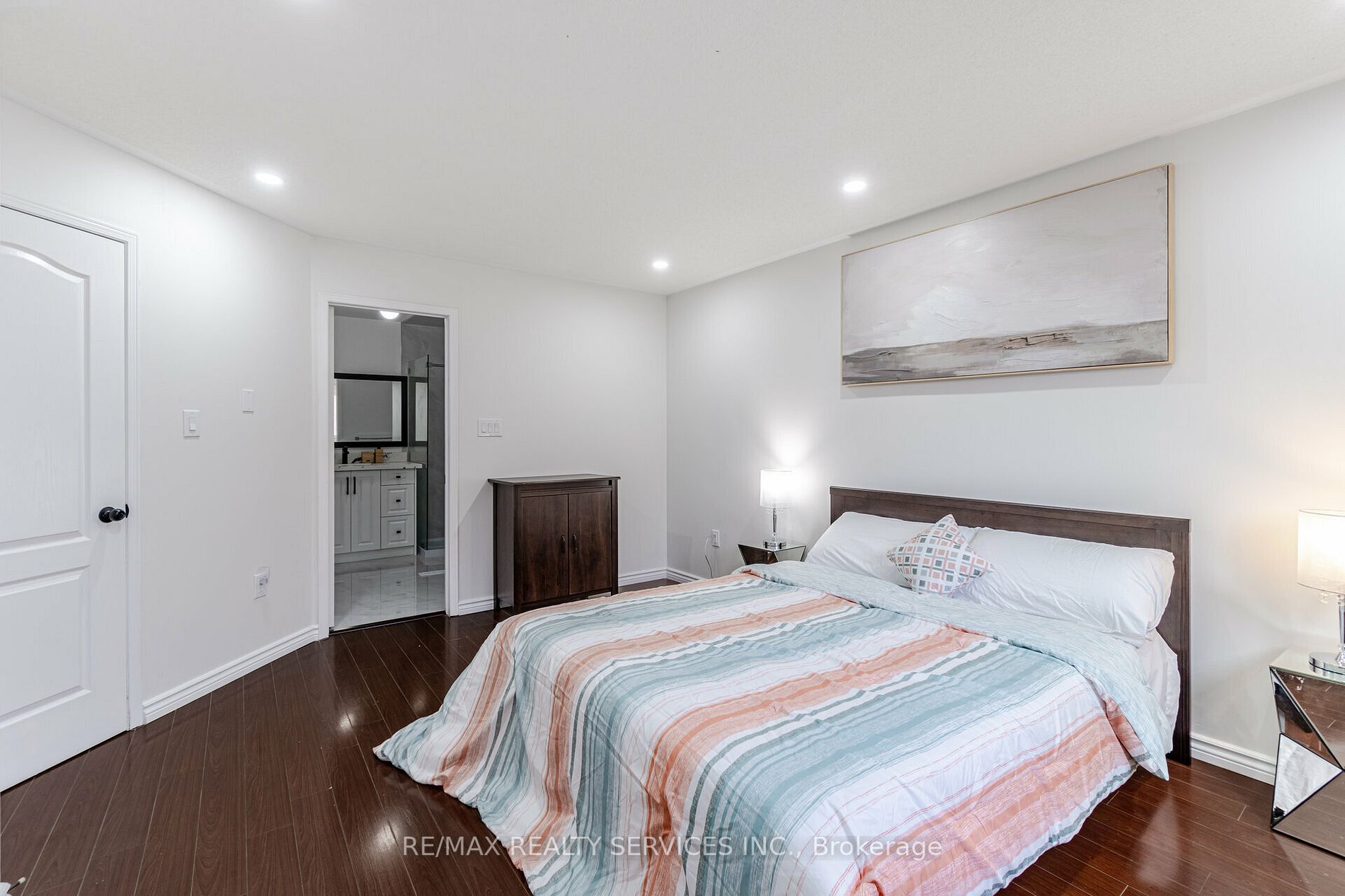 4 Treepark St