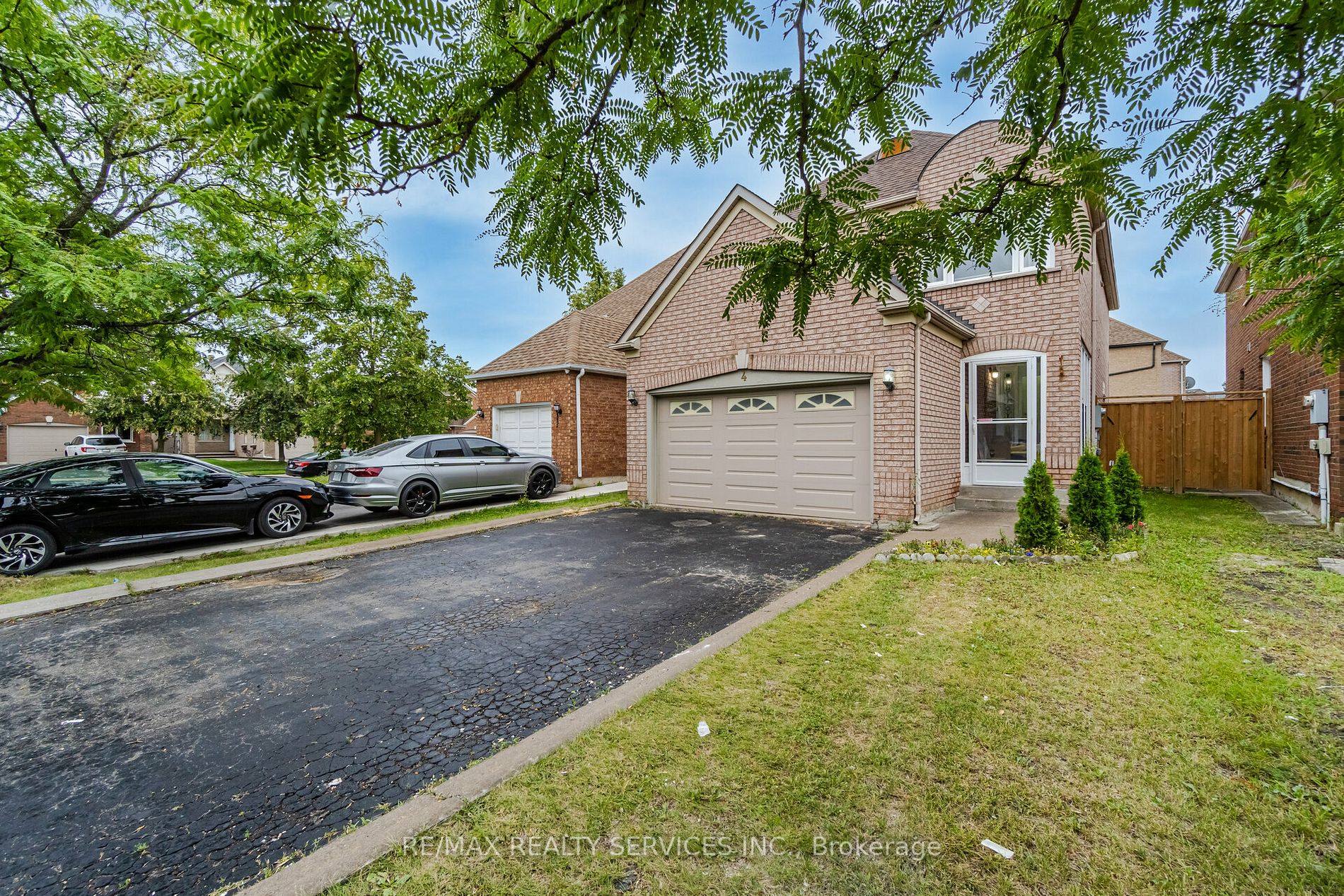 4 Treepark St