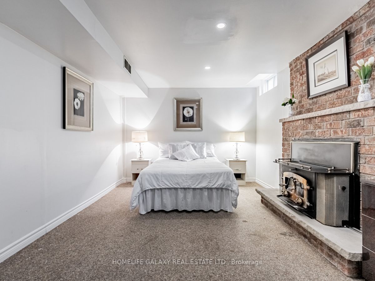 13 Major William Sharpe Dr