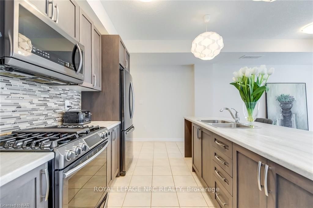 445 Ontario St S, #76