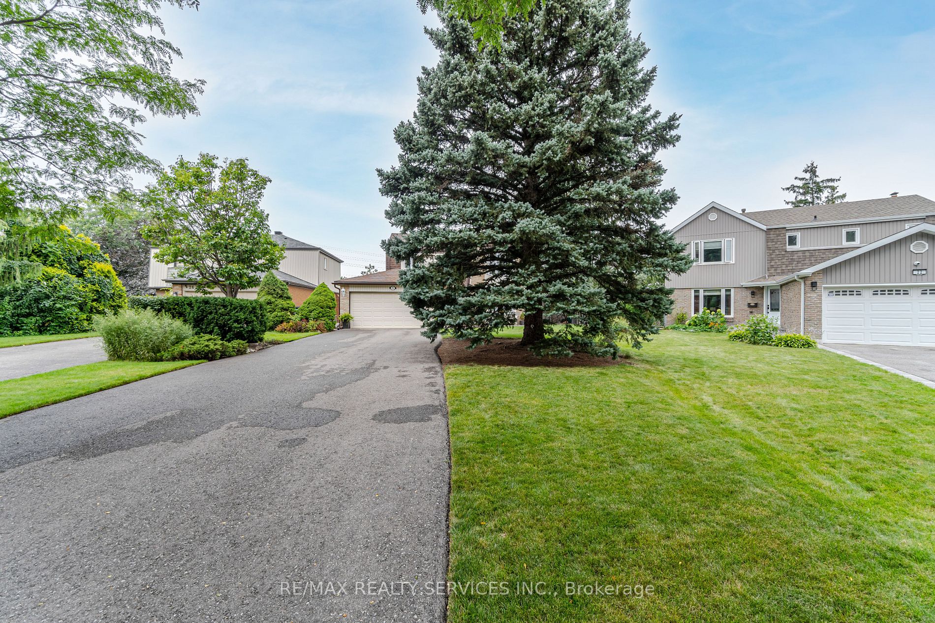 24 Madelaine Cres