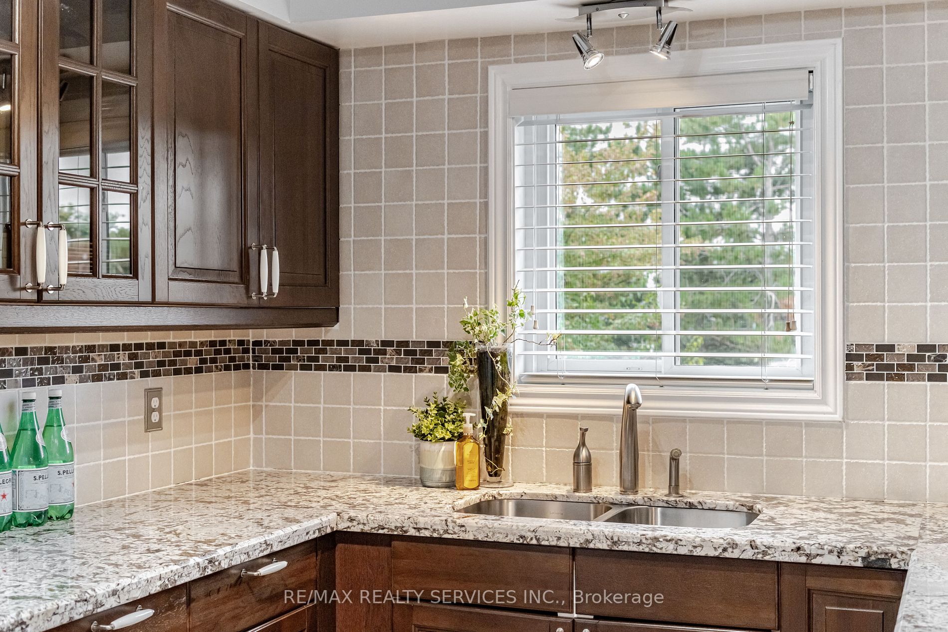 24 Madelaine Cres