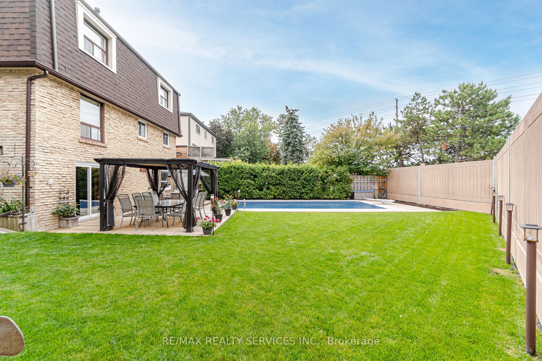 24 Madelaine Cres
