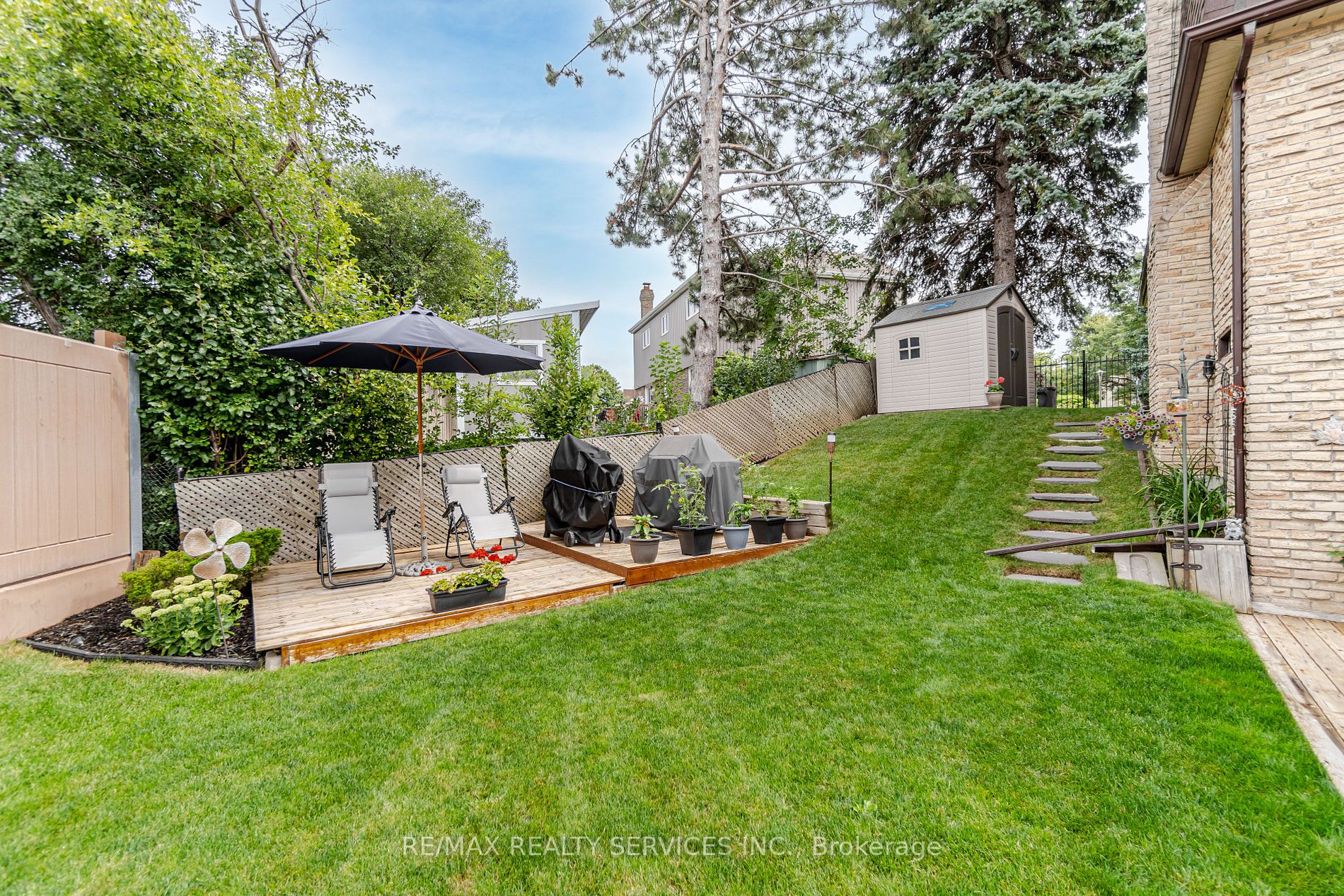 24 Madelaine Cres