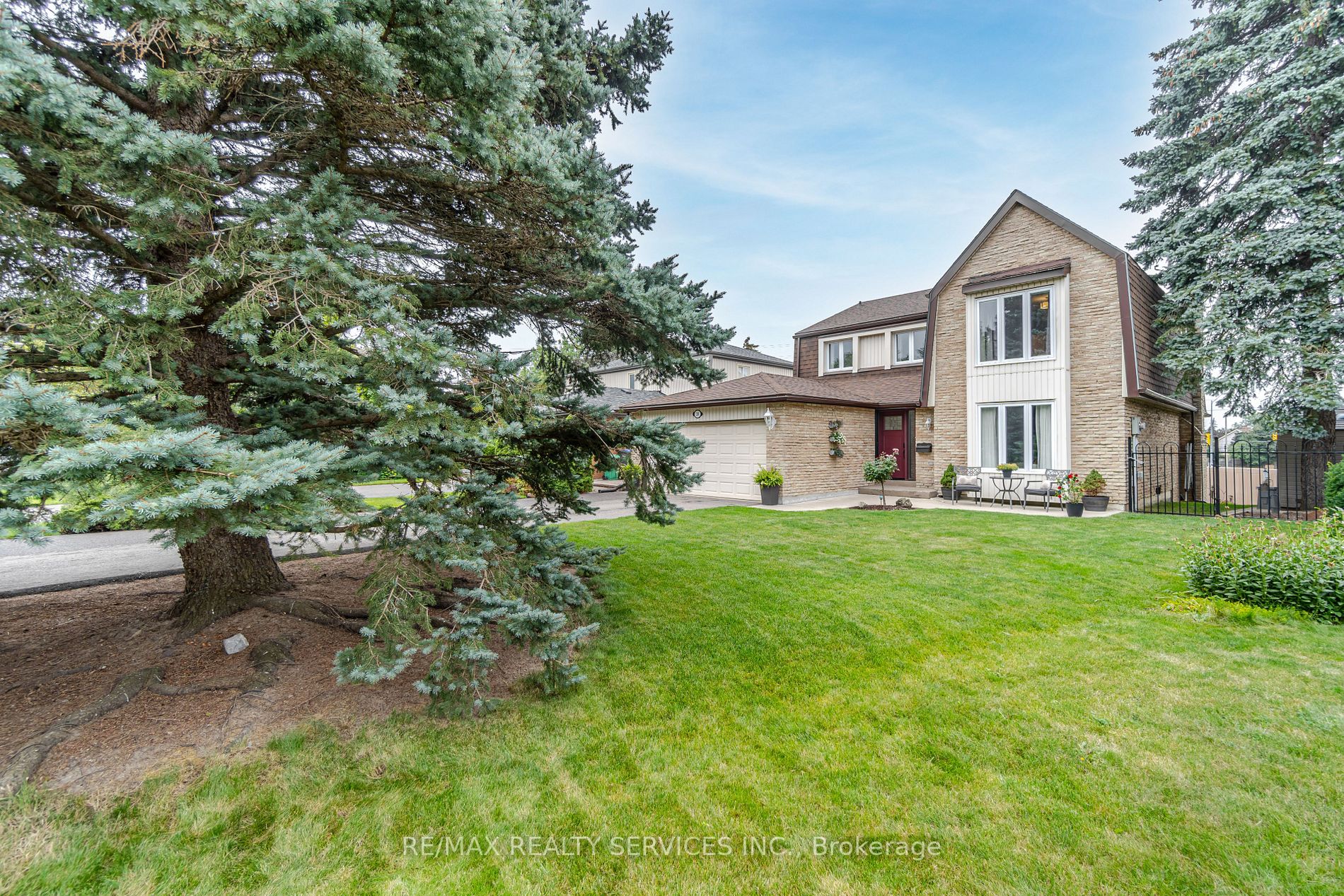 24 Madelaine Cres