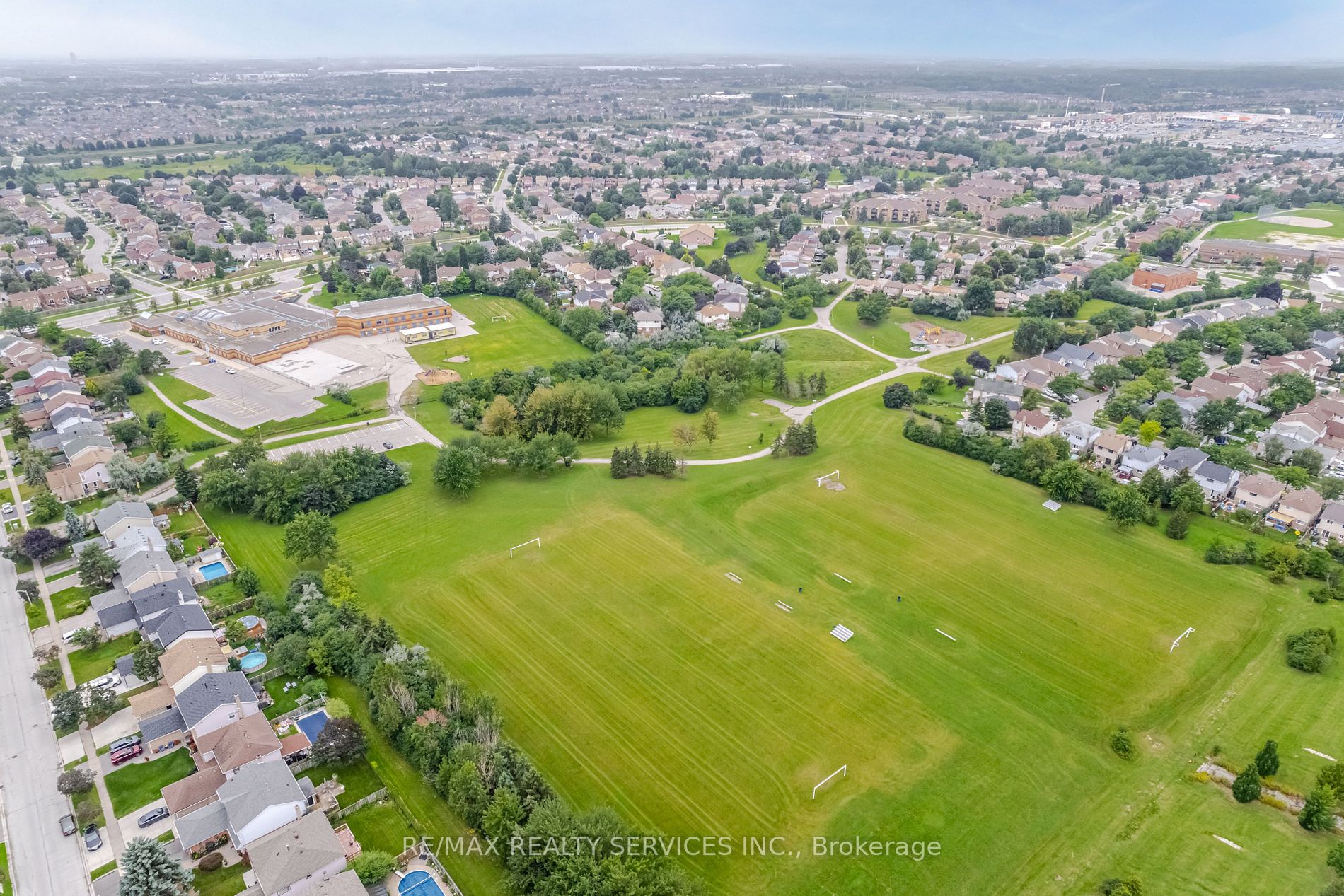 24 Madelaine Cres