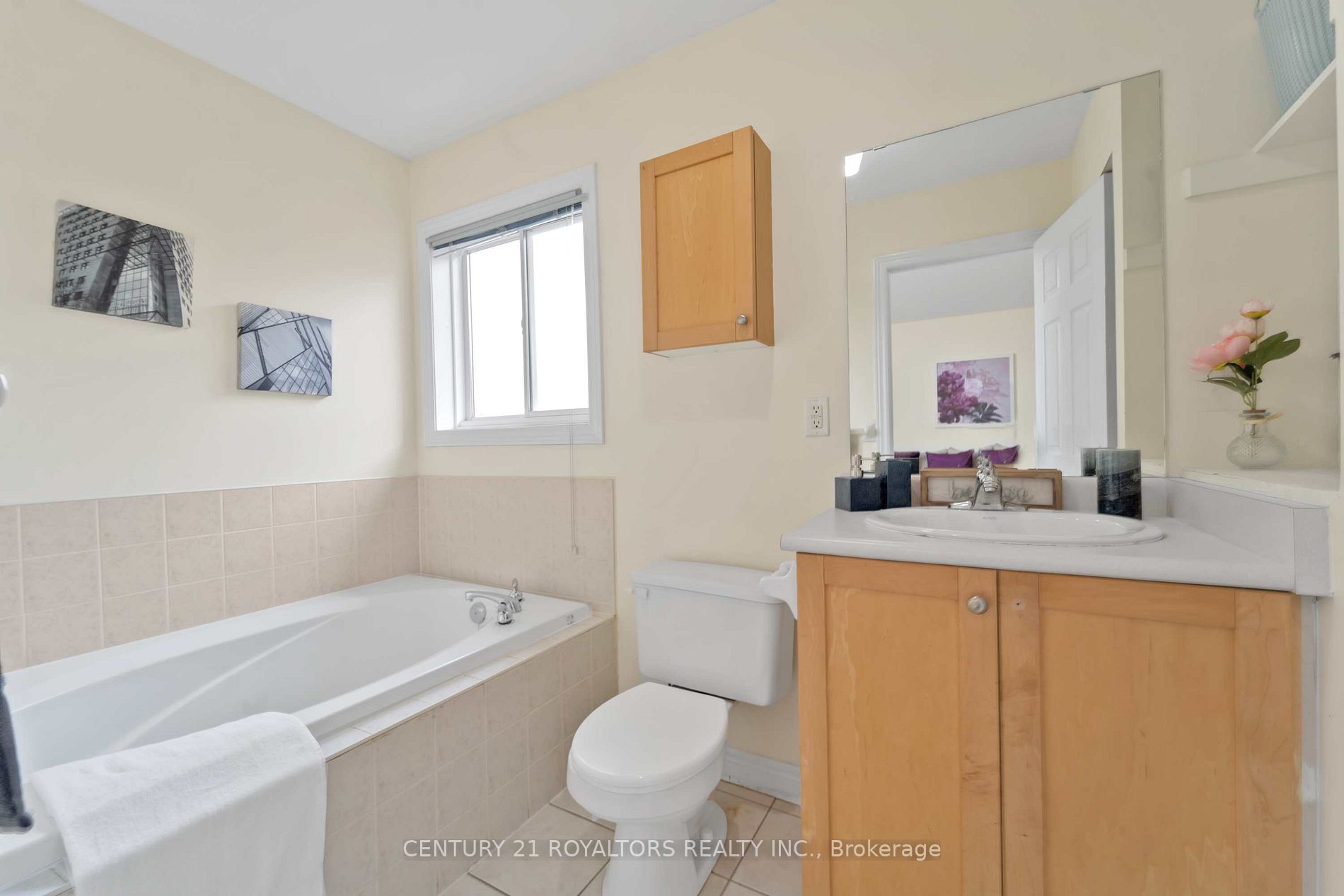 36 Nathaniel Cres