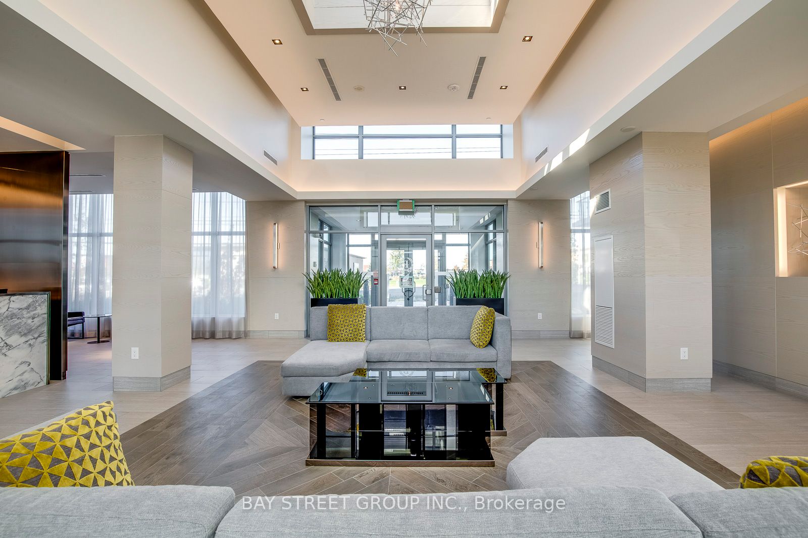 4633 Glen Erin Dr, #105